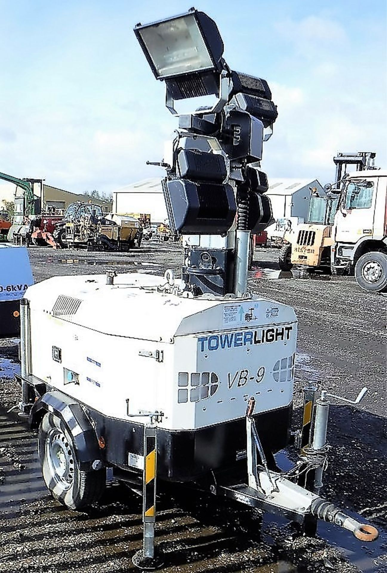 TOWER LIGHT VB9 mobile tower light, galvanised sections, hydraulic lifting system 2.5kva - 230v outl - Image 2 of 6