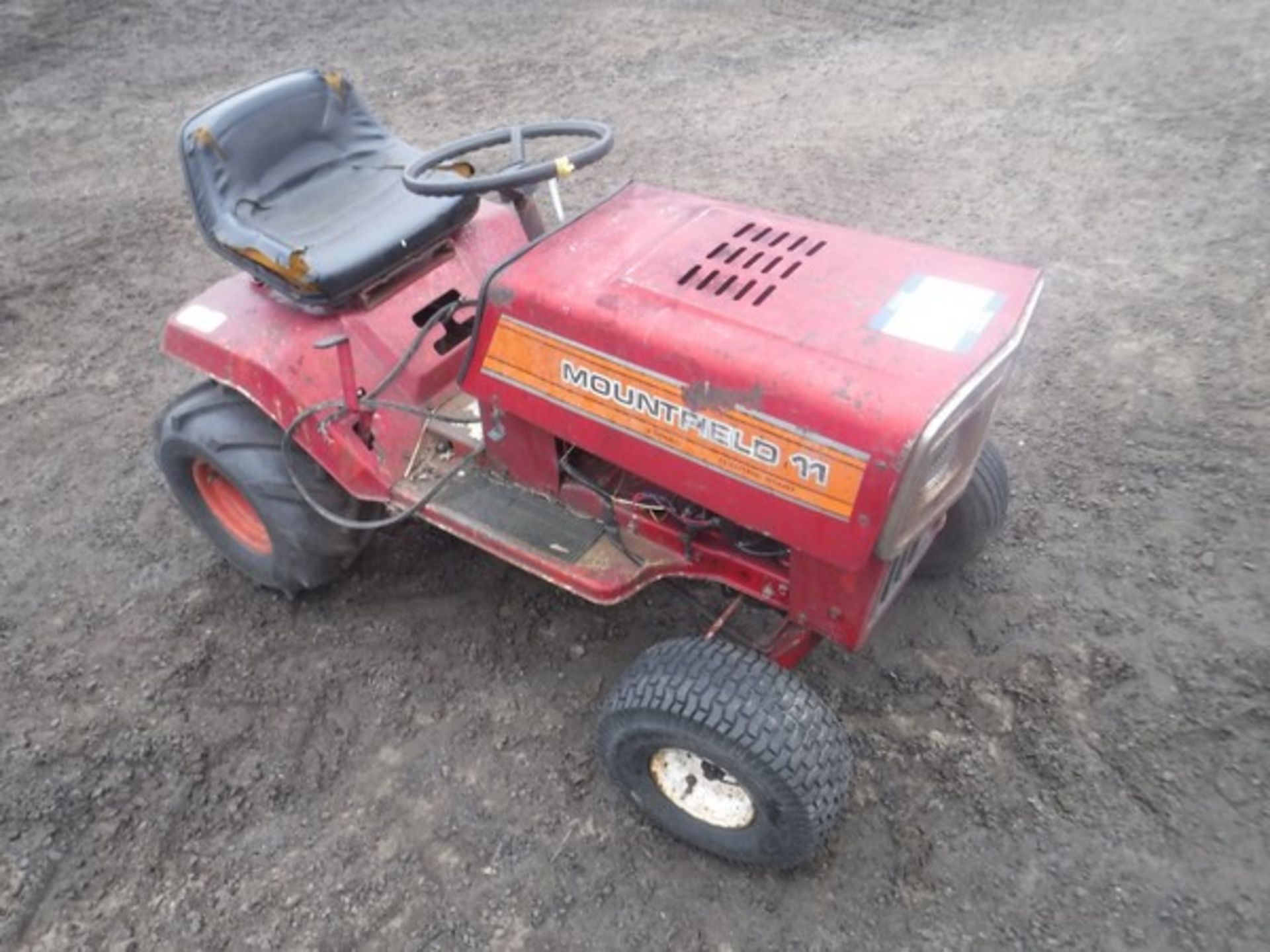 MOUNTFIELD 11/36 ride on tractor without cutting deck. S/N 36502X782063 - Image 3 of 9