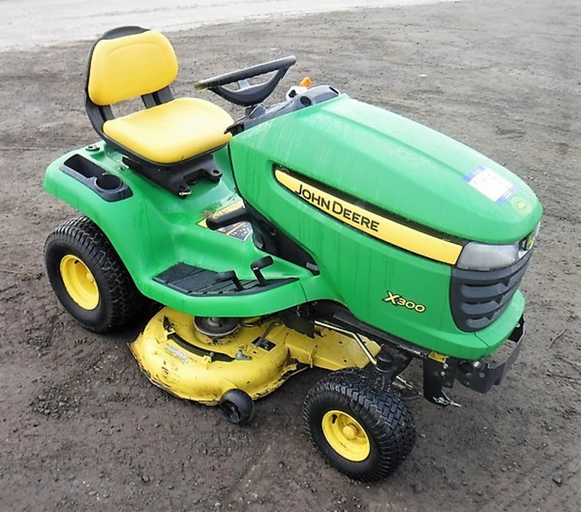 JOHN DEERE X300 42" edge deck. S/N MOX3000G085061 - Image 7 of 13