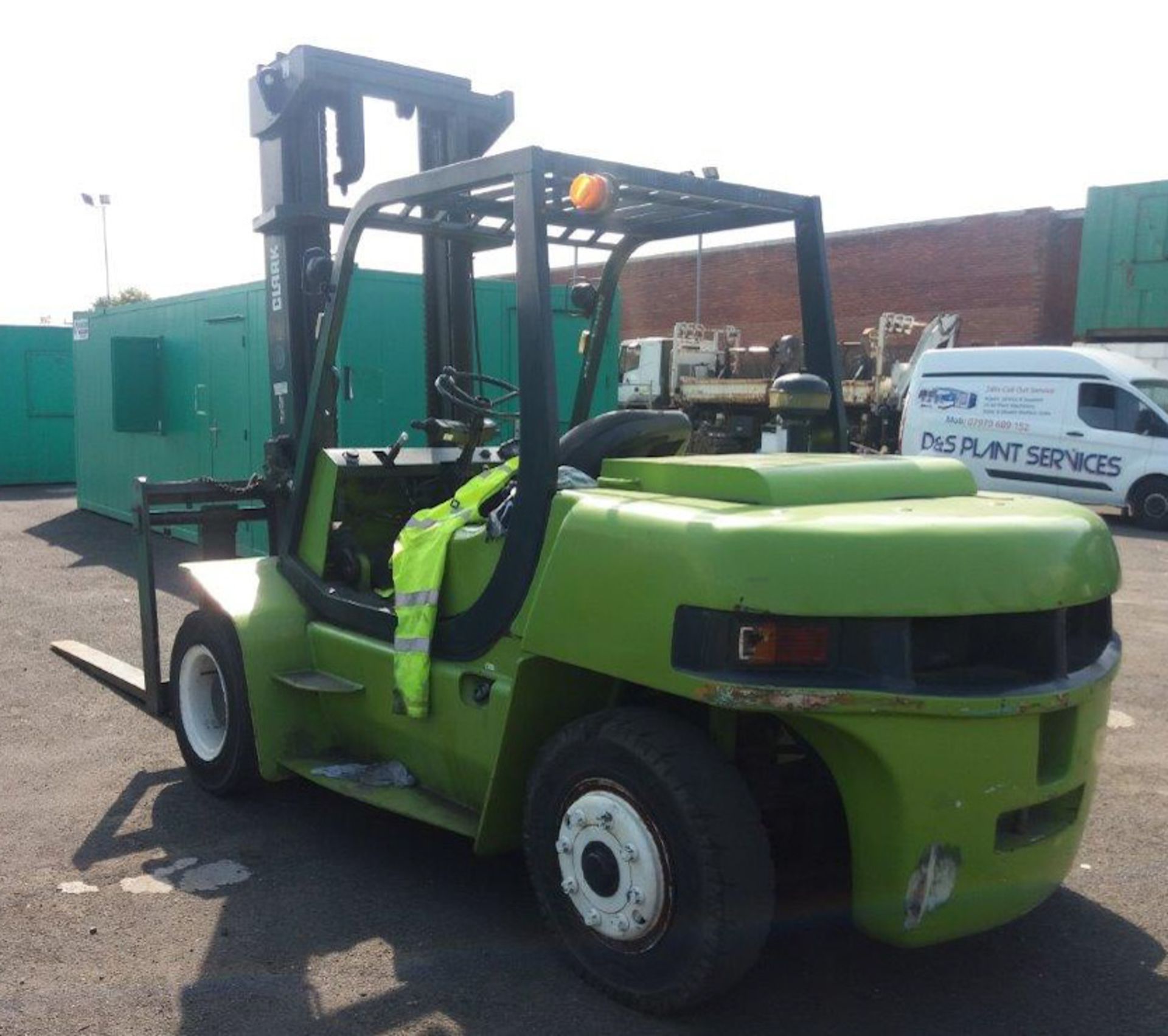 2008 CLARK forklift. Model CMP70D, S/N CMP57OD-0008-9888KF. 9365hrs (not verified) ** To be sold fro - Image 4 of 10