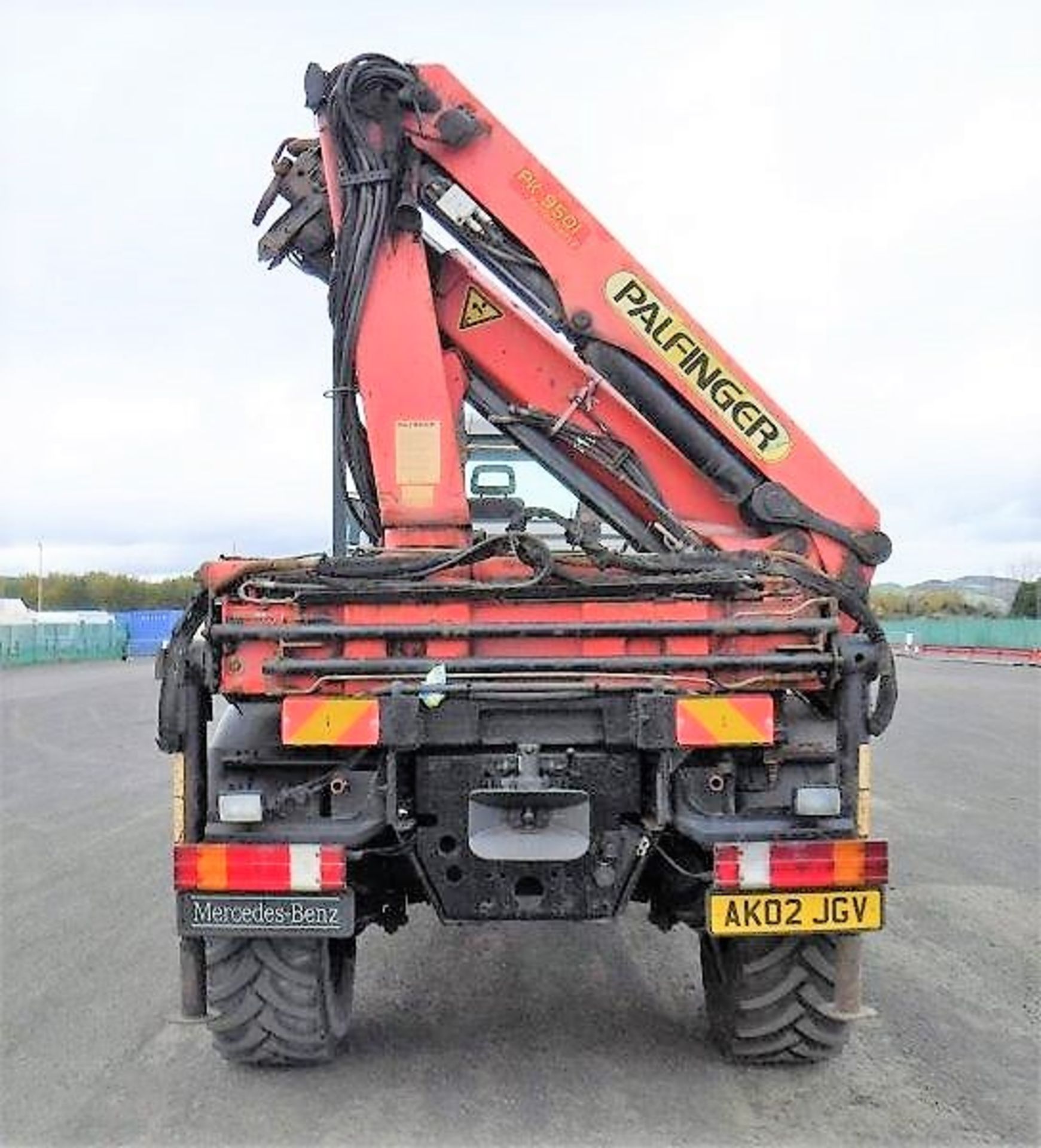 2002 MERCEDES UNIMOG c/w Palfinger PK9501 rear mounted crane. Reg No AK02 JGV. S/N WDB405ZZOZW198069 - Image 20 of 23