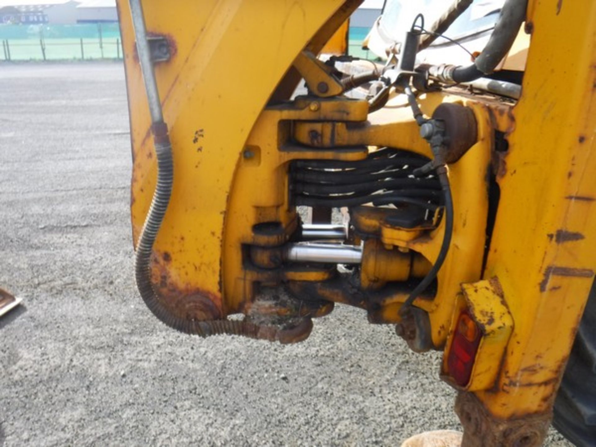 2006 JCB 3CX backhoe loader c/w 1 rear bucket & 1 front bucket.. Reg - SV55 FPD. S/N 0967334. 6142hr - Image 3 of 17