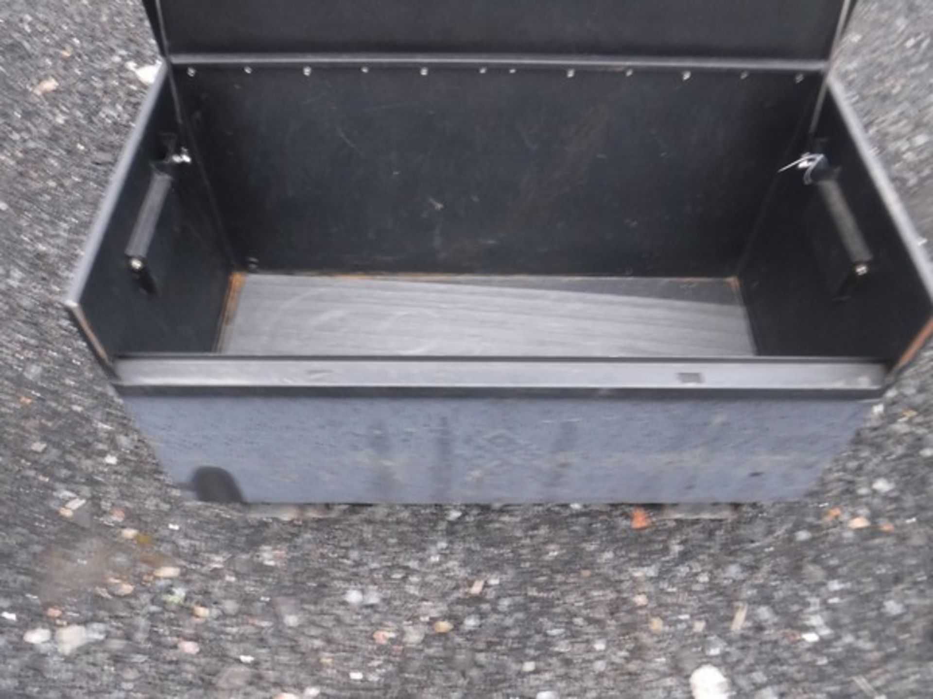 TOOL BOX, lockable, 3.75ft x 2ft x 2ft - Bild 2 aus 2