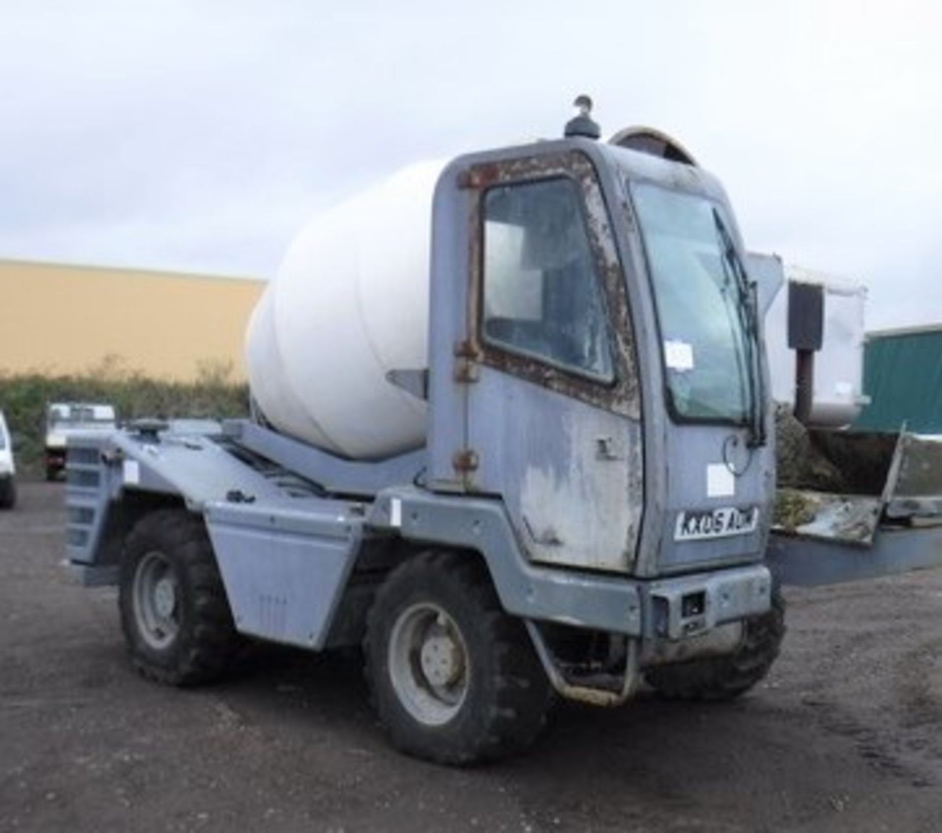 2003 HYDRO MIX 35G rough terrain concrete mixer (3.5 cu.m) 4 x 4 wheel driven with a free standing c - Image 12 of 18