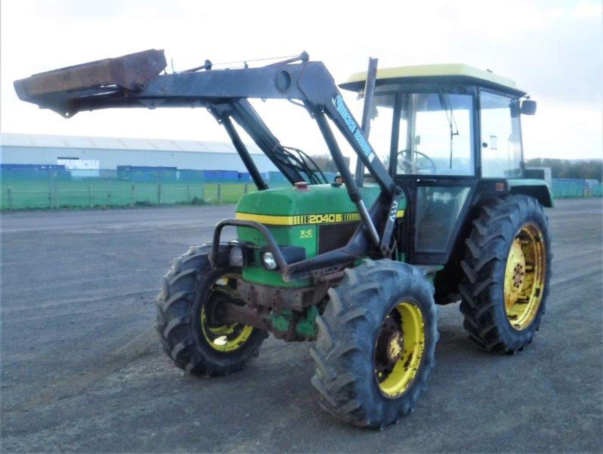 1985 JOHN DEERE 2040S XE SERIES QUICKE 2300 loader 4 wd Reg No B98 NSO S/N 544990 9418hrs (not verif