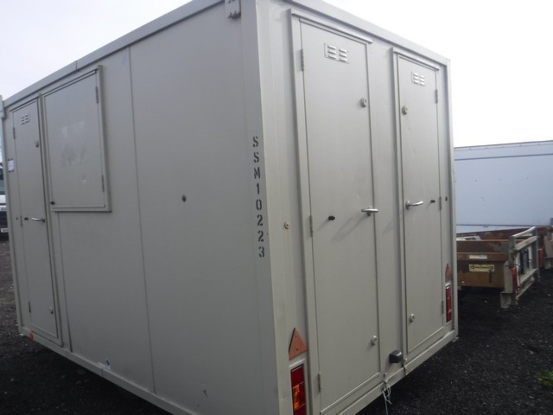 12 x 8 TOWABLE welfare cabin. Onboard generator, kitchen facilities, toilet & drying room. S/N SSM10 - Image 17 of 22