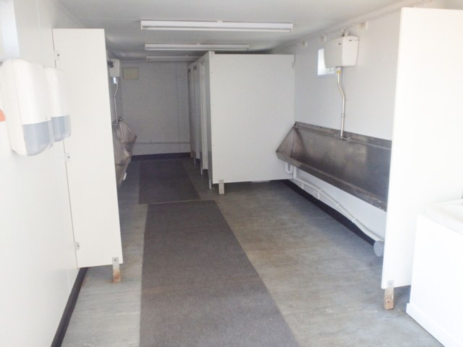 32ft x 10ft toilet block refurbished, 3 stainless steel urinals, 3 cubicals with plumbing for outsid - Image 4 of 10