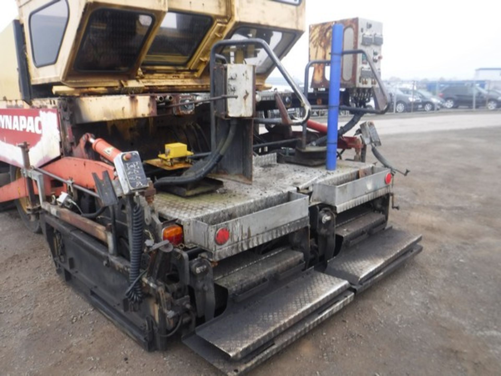 2006 DYNPAC F161-6W paver Reg No KE06 GKF. 8073hrs (not verified). Requires bottom drive chain. - Bild 2 aus 19