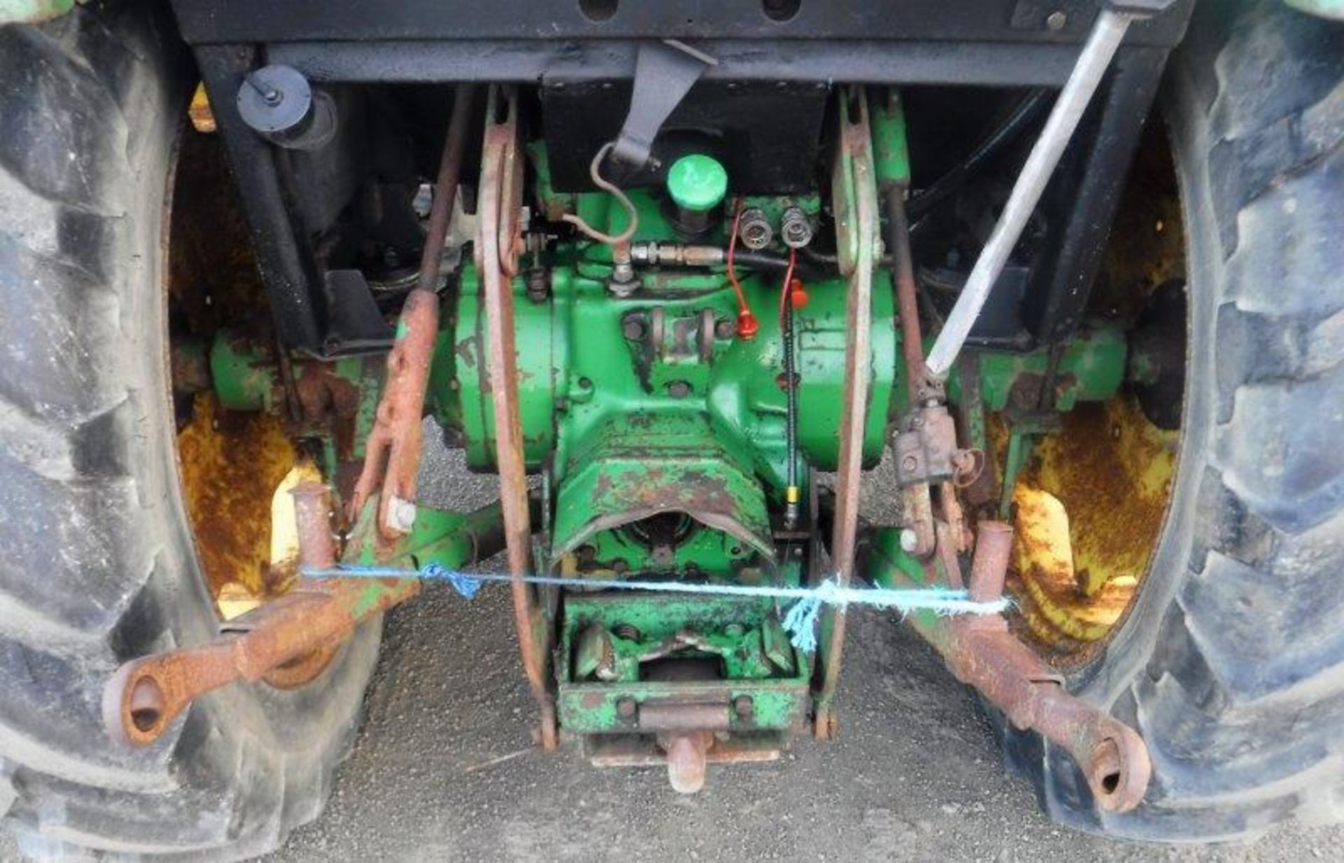 1985 JOHN DEERE 2040S XE SERIES QUICKE 2300 loader 4 wd Reg No B98 NSO S/N 544990 9418hrs (not verif - Image 3 of 16