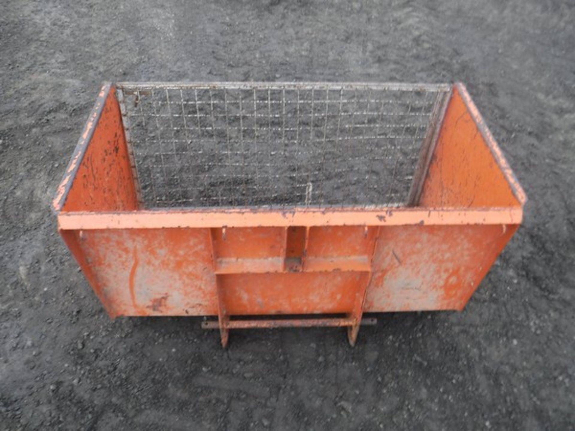 KUBOTA transport box - Image 2 of 3