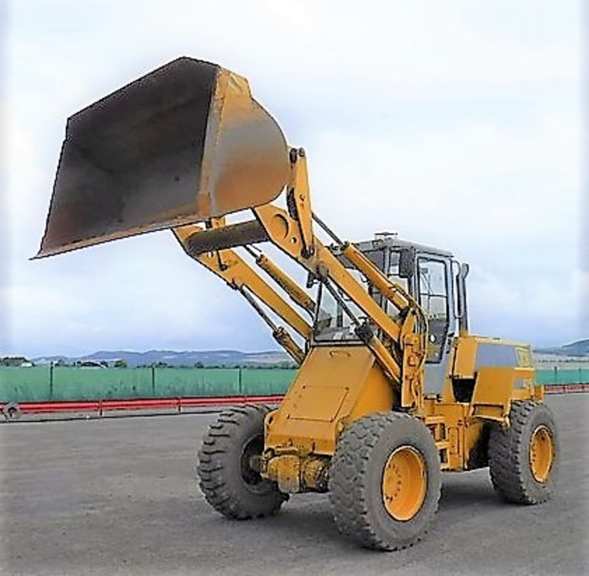 JCB loading shovel 425. S/N YA520210564328. 18916hrs (not verified), 1 bucket. - Image 8 of 15