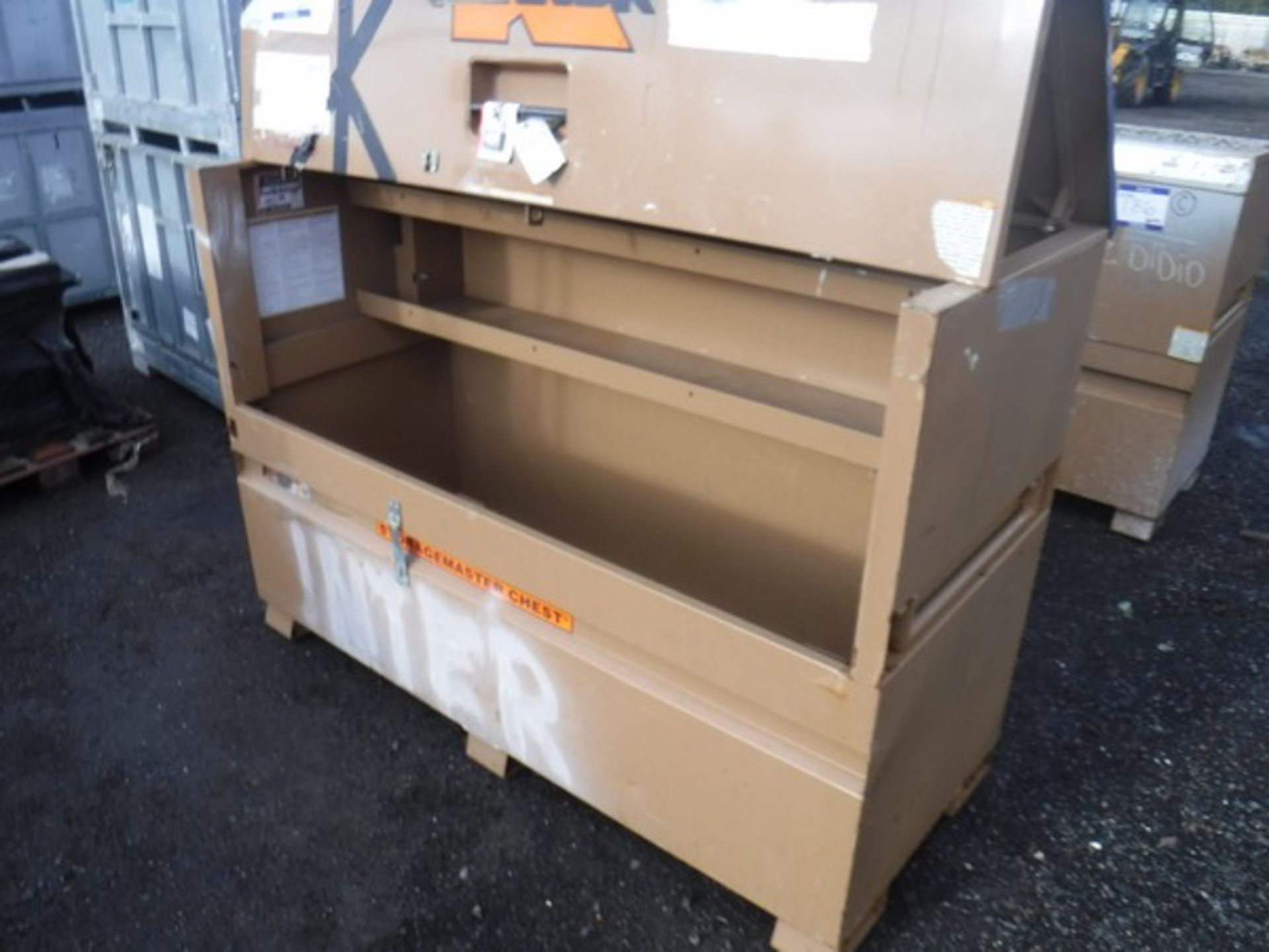 TOOL BOX, lockable, 6ft x 2.5ft x 4ft - Image 3 of 4