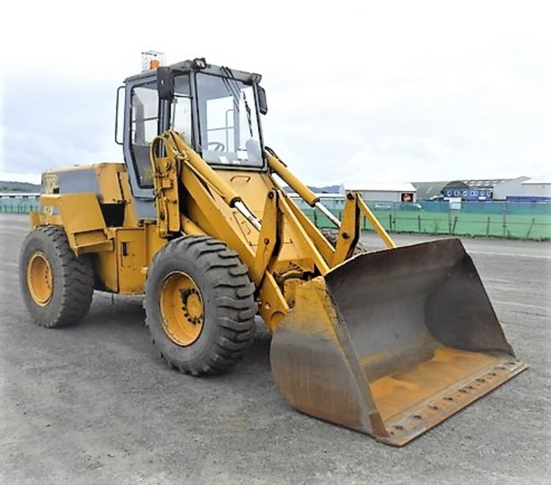 JCB loading shovel 425. S/N YA520210564328. 18916hrs (not verified), 1 bucket. - Image 10 of 15