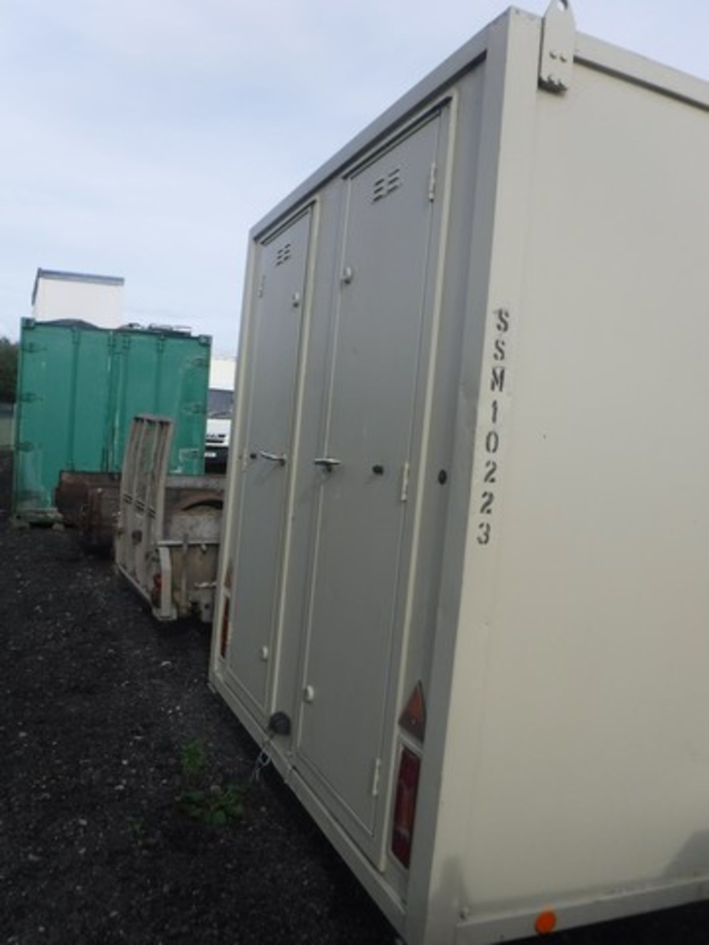 12 x 8 TOWABLE welfare cabin. Onboard generator, kitchen facilities, toilet & drying room. S/N SSM10 - Image 19 of 22