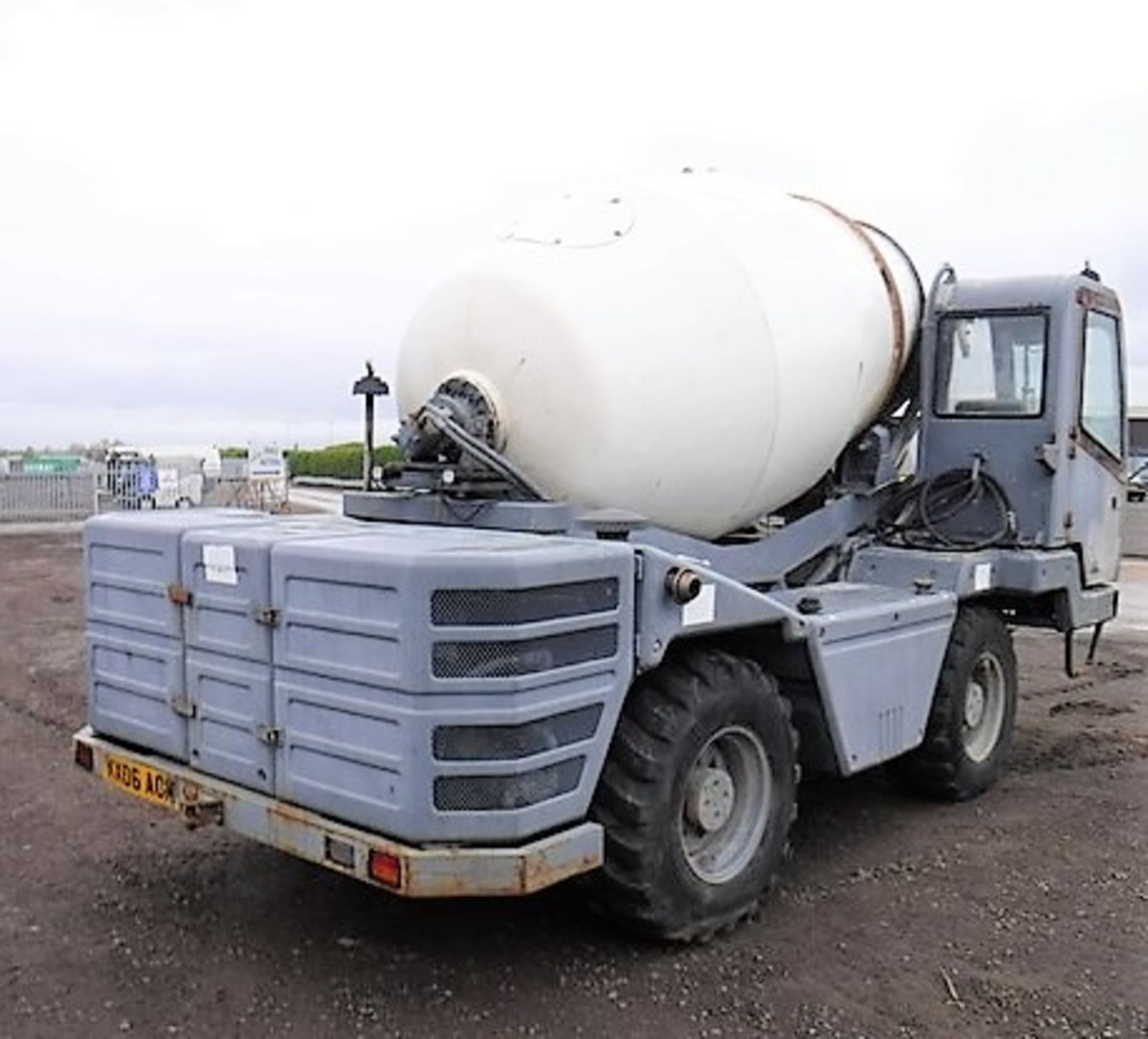 2003 HYDRO MIX 35G rough terrain concrete mixer (3.5 cu.m) 4 x 4 wheel driven with a free standing c - Image 14 of 18