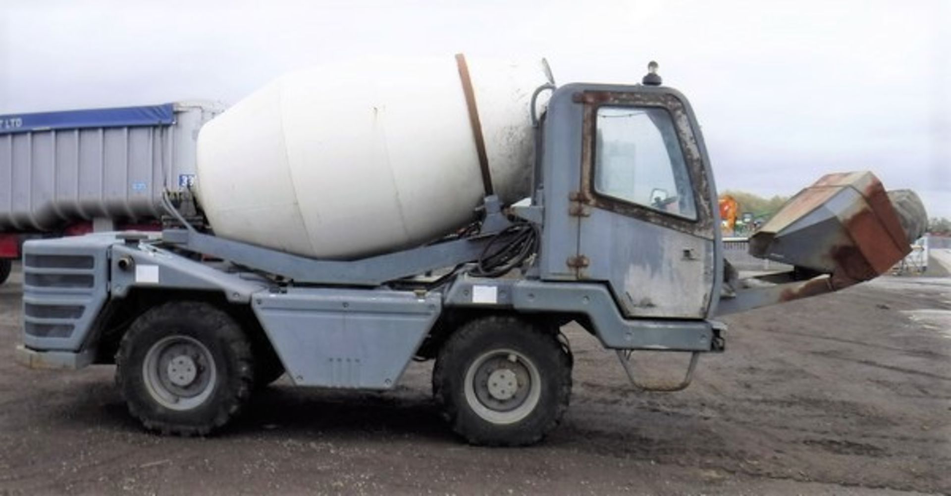 2003 HYDRO MIX 35G rough terrain concrete mixer (3.5 cu.m) 4 x 4 wheel driven with a free standing c - Image 13 of 18