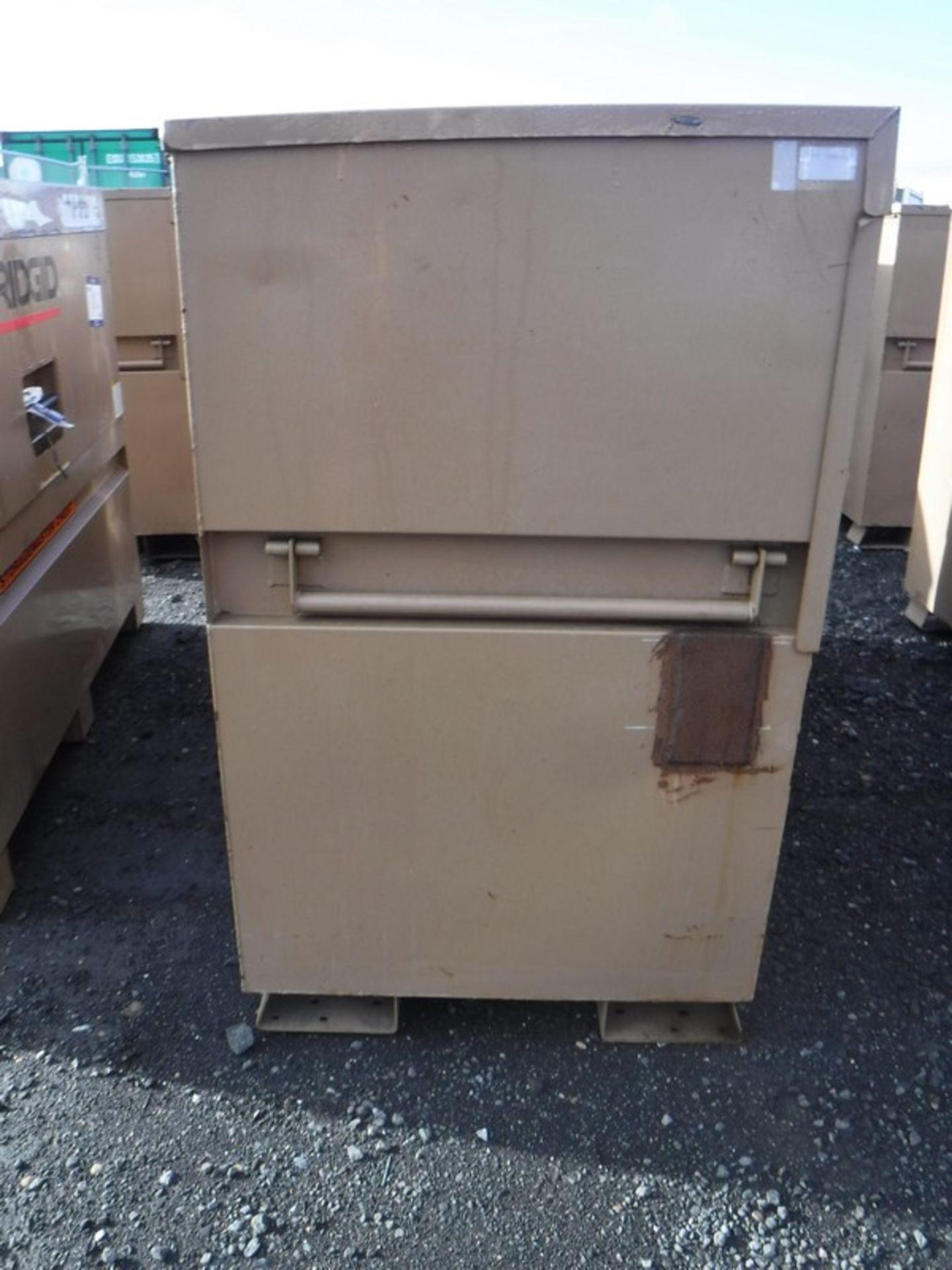 TOOL BOX, lockable, 6ft x 2.5ft x 4ft - Image 2 of 4