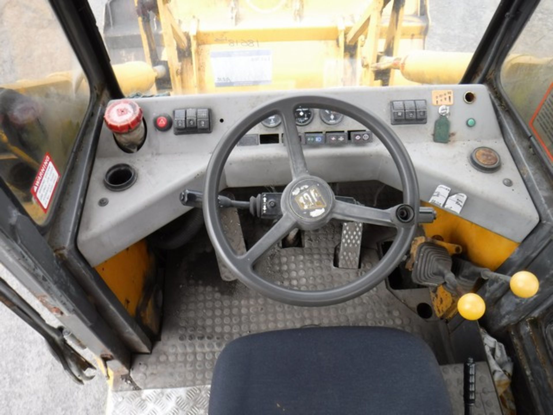 JCB loading shovel 425. S/N YA520210564328. 18916hrs (not verified), 1 bucket. - Image 5 of 15