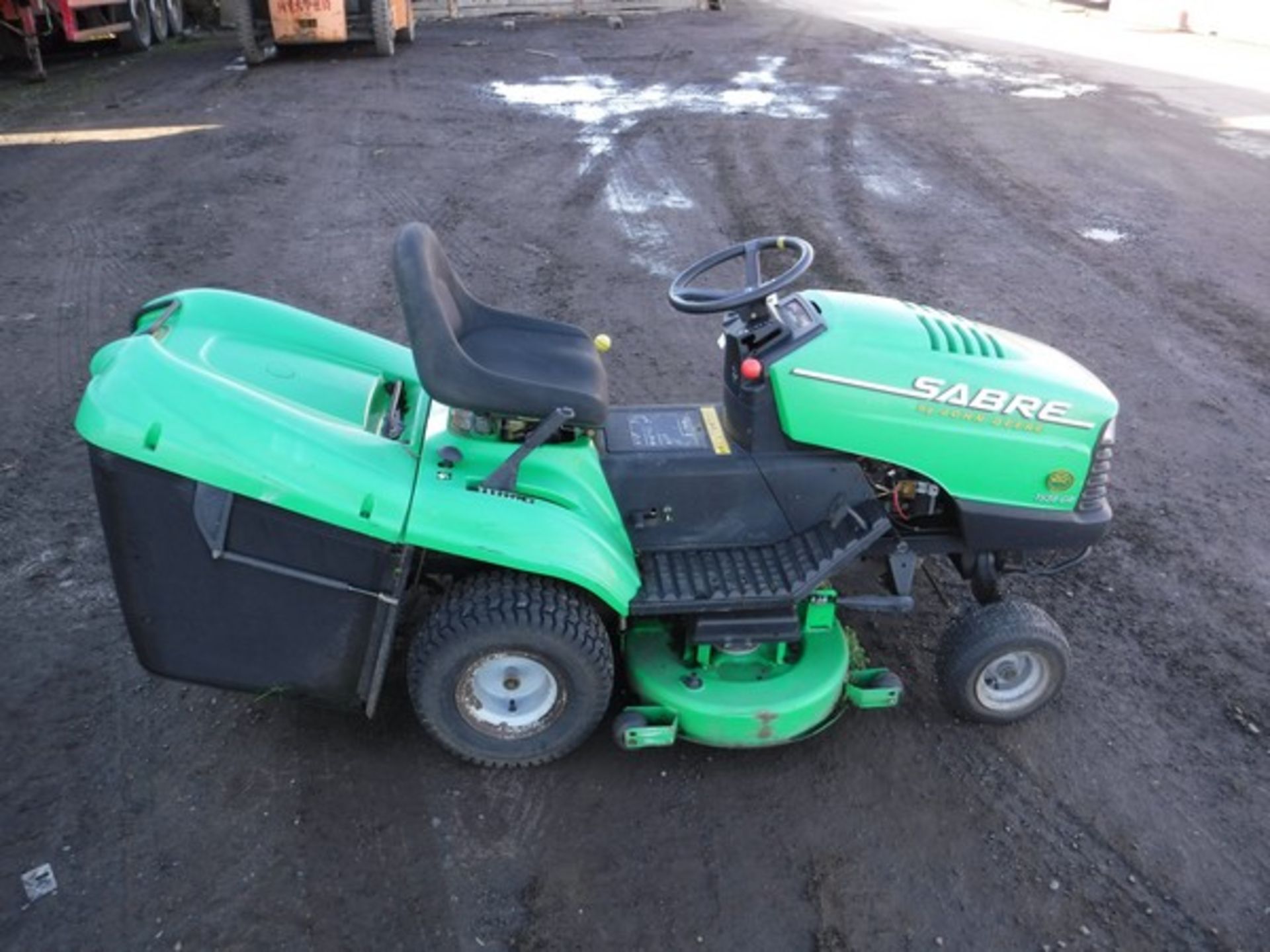 1998 JOHN DEERE SABRE 1538 tractor, deck & rear collector. S/N ST1538G016258 - Image 4 of 8