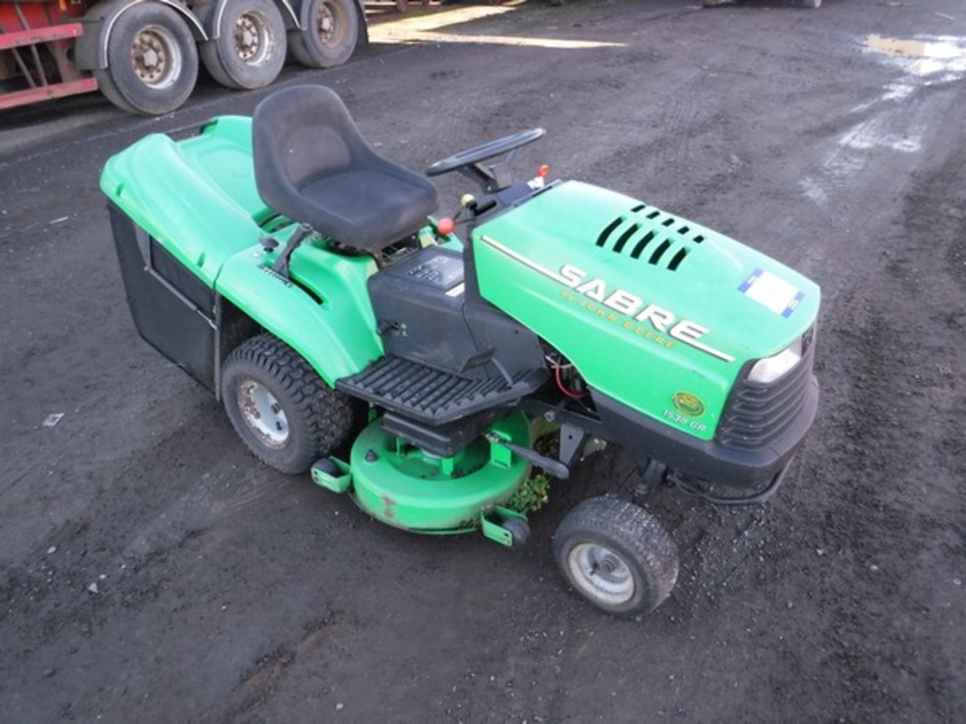 1998 JOHN DEERE SABRE 1538 tractor, deck & rear collector. S/N ST1538G016258 - Bild 3 aus 8