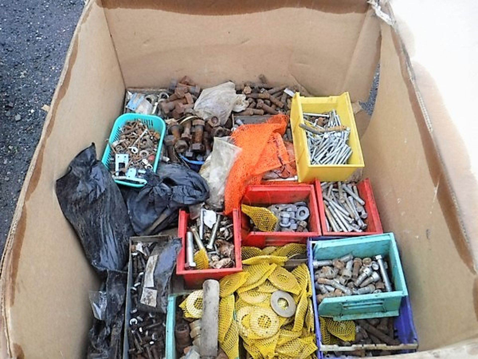 Pallet of nuts & bolts