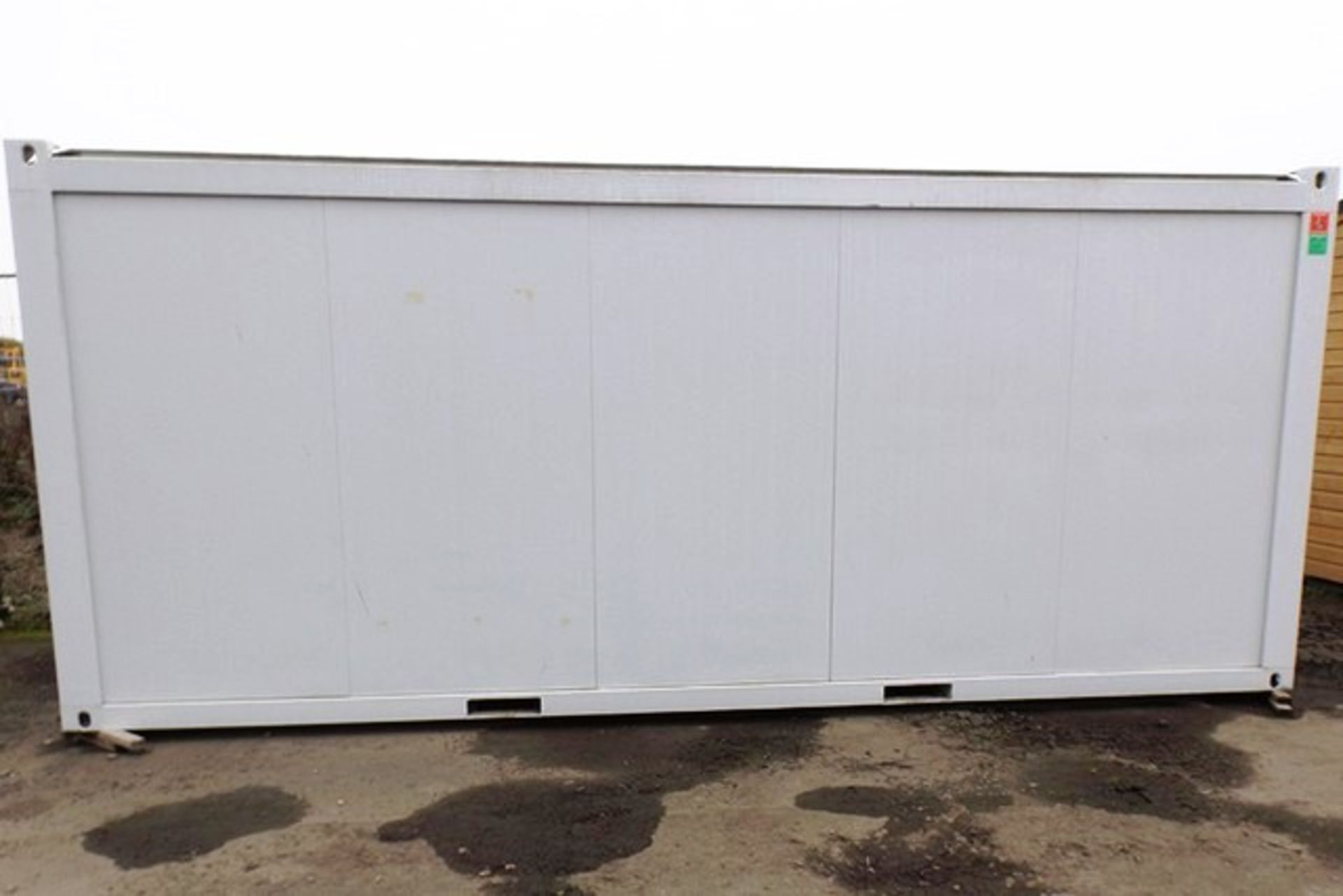 20ft X 8ft SLEEPER UNIT (ex-display), insulated roof, walls and floor c/w toilet, sink, shower, 2 el - Bild 10 aus 19