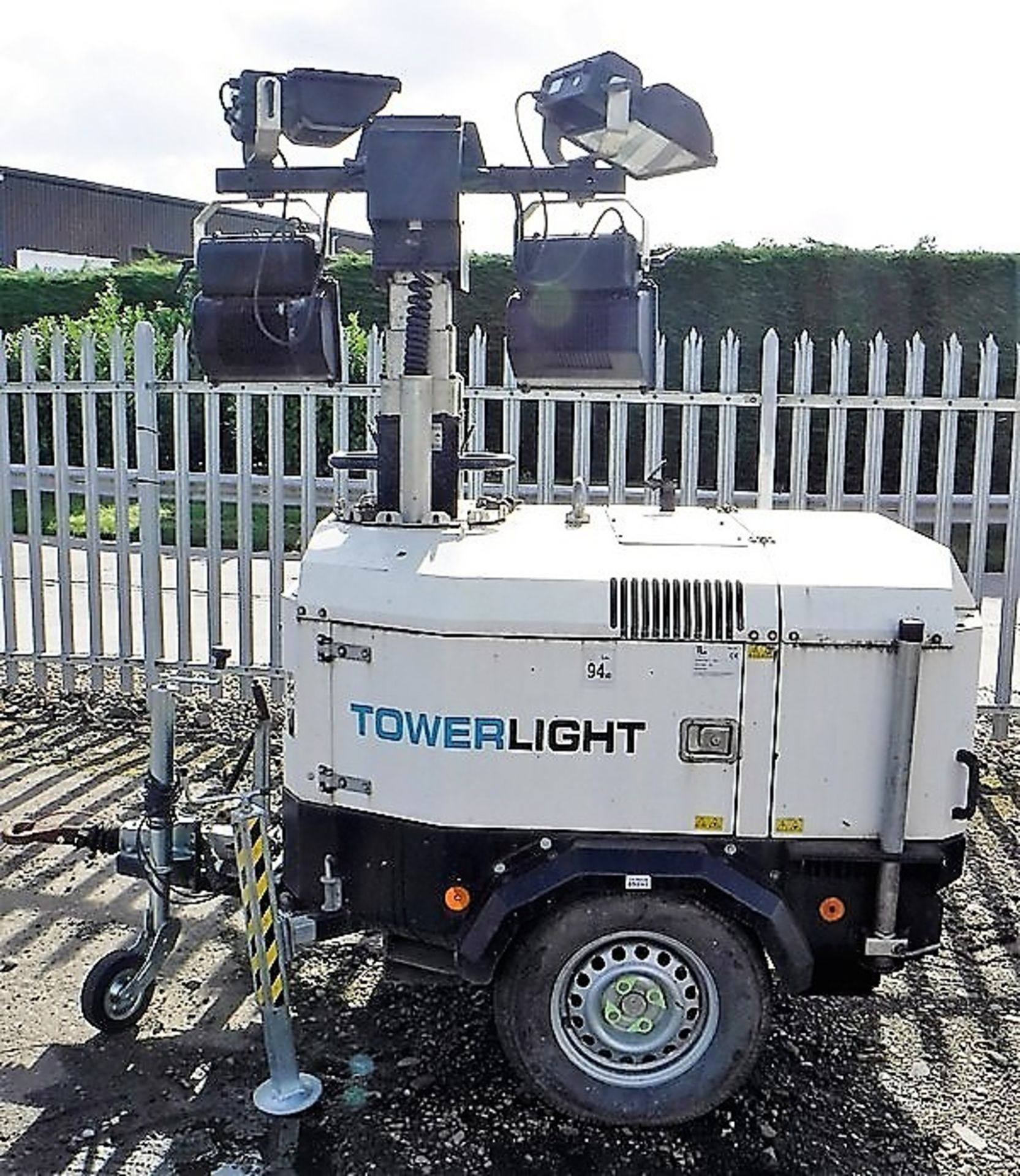 TOWER LIGHT VB9 mobile tower light, galvansed sectons hydraulic lifting system 2.5kva - 230 v outle - Image 2 of 7
