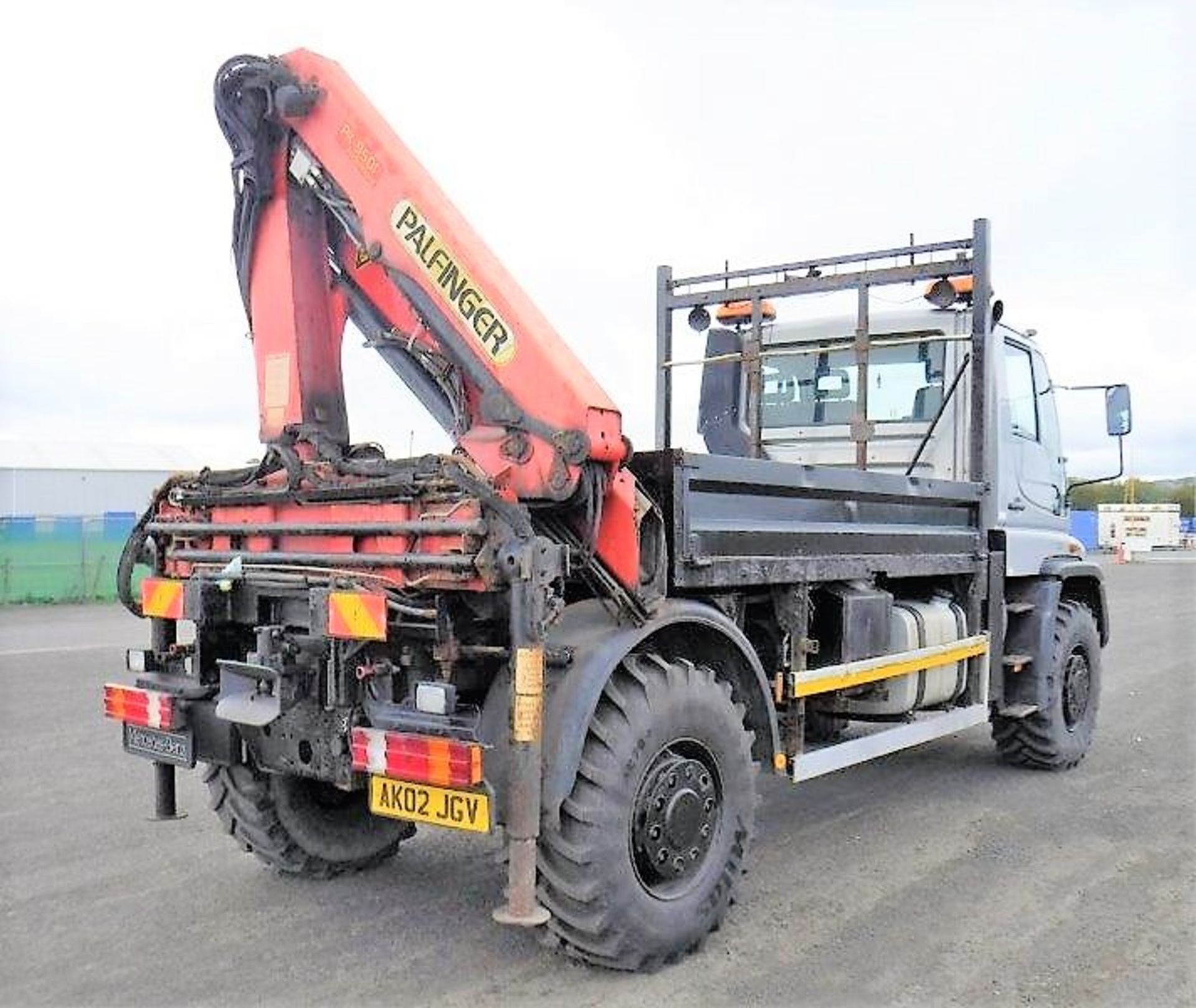 2002 MERCEDES UNIMOG c/w Palfinger PK9501 rear mounted crane. Reg No AK02 JGV. S/N WDB405ZZOZW198069 - Bild 19 aus 23