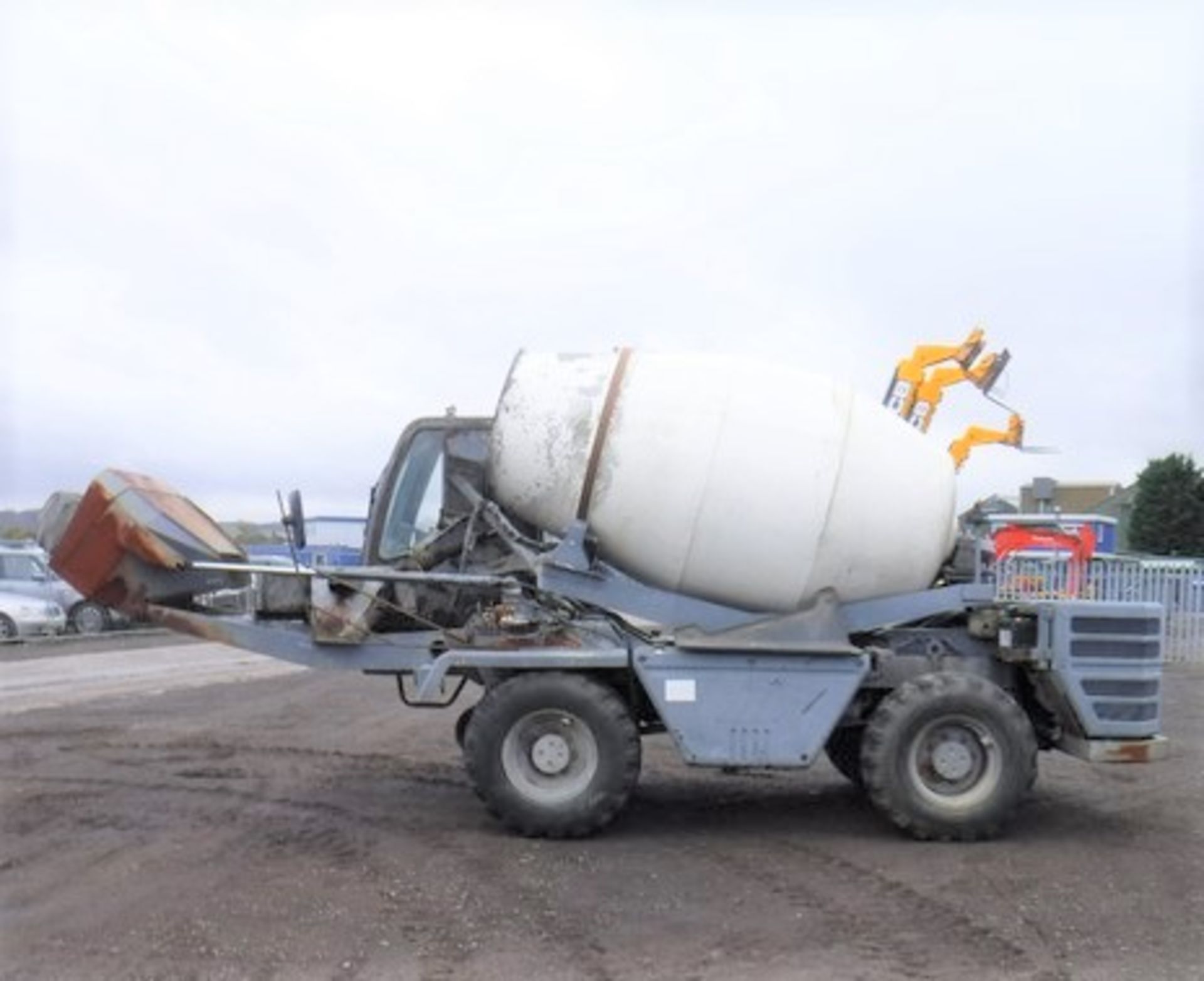 2003 HYDRO MIX 35G rough terrain concrete mixer (3.5 cu.m) 4 x 4 wheel driven with a free standing c - Image 17 of 18