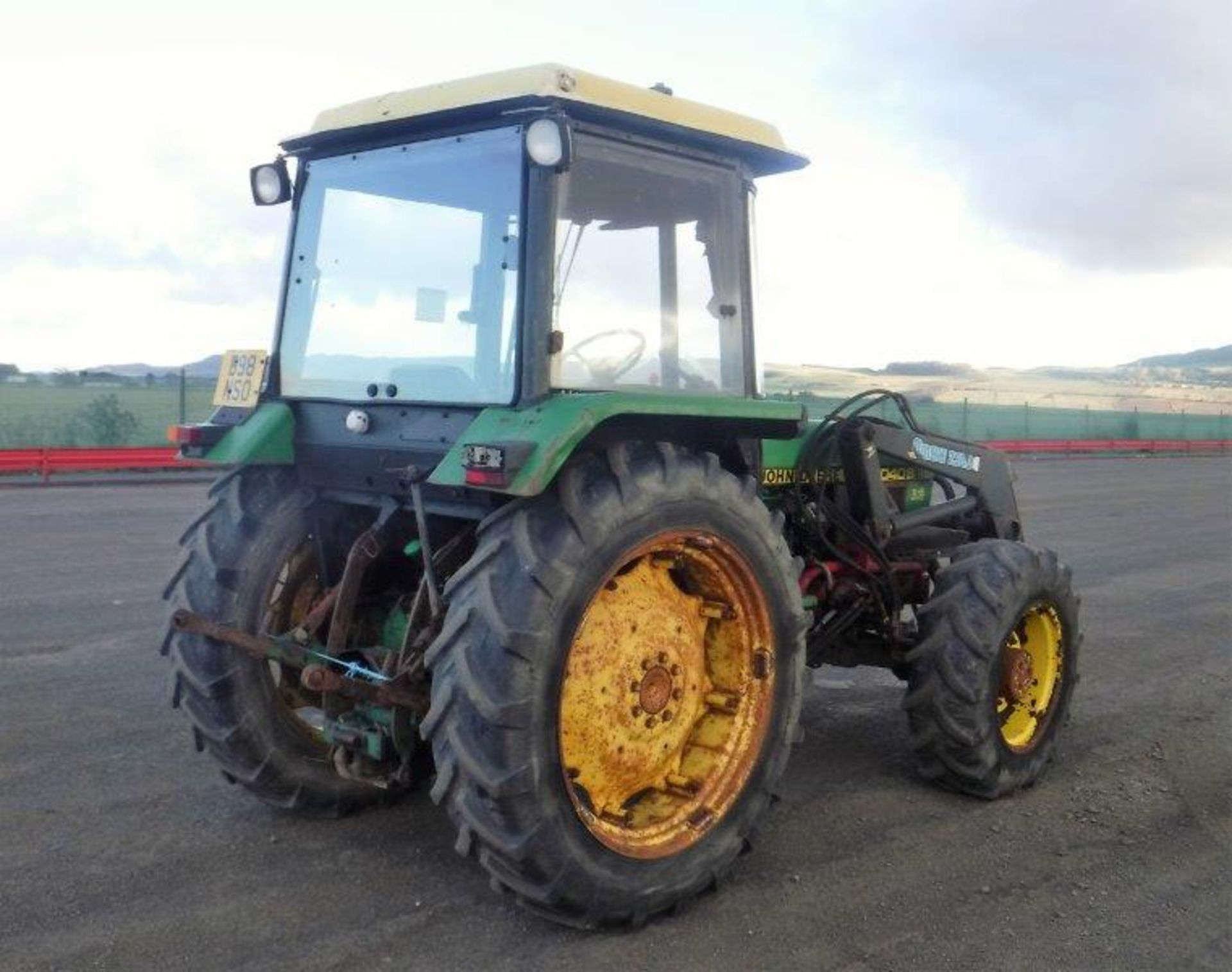 1985 JOHN DEERE 2040S XE SERIES QUICKE 2300 loader 4 wd Reg No B98 NSO S/N 544990 9418hrs (not verif - Image 12 of 16