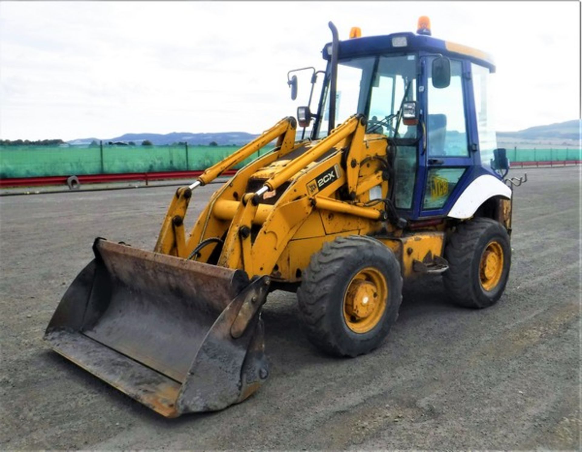 2006 JCB 2CX Airmaster. Reg - SP56 EPX. S/N 976367. 1 bucket. Hour clock inop.