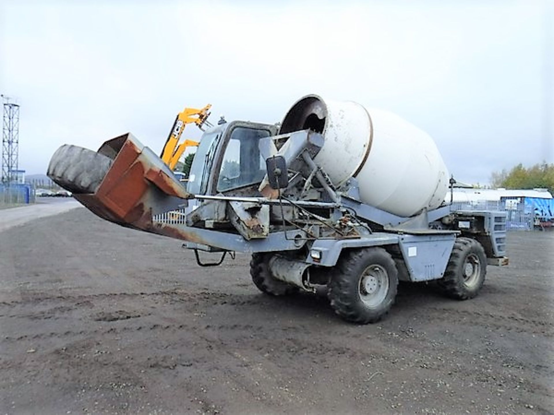 2003 HYDRO MIX 35G rough terrain concrete mixer (3.5 cu.m) 4 x 4 wheel driven with a free standing c