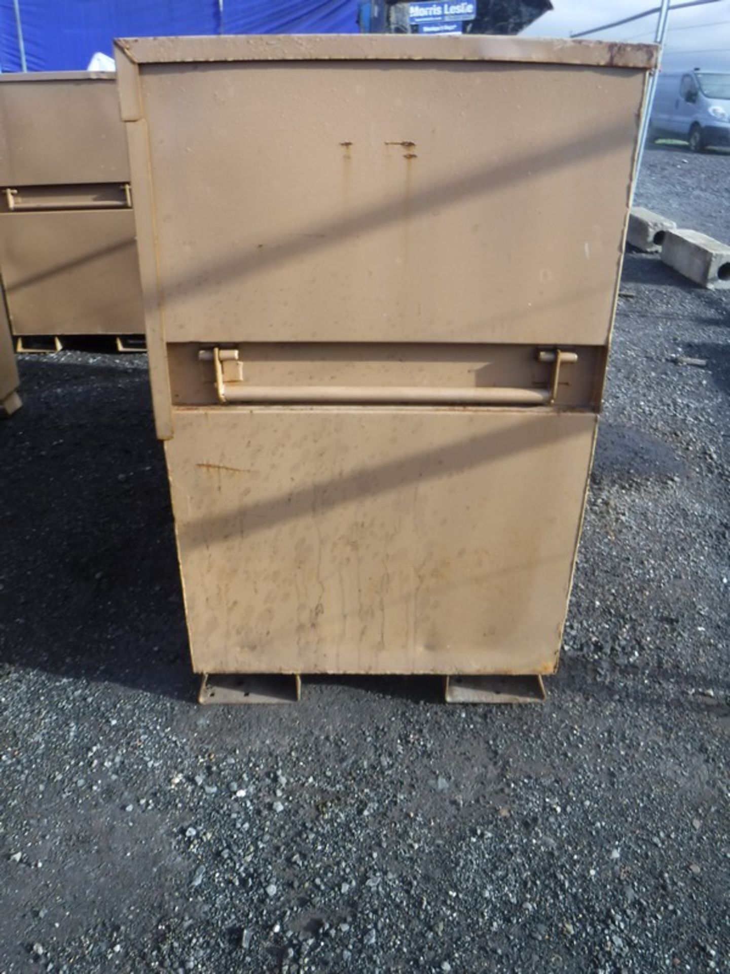 TOOL BOX, lockable, 6ft x 2.5ft x 4ft - Image 2 of 4