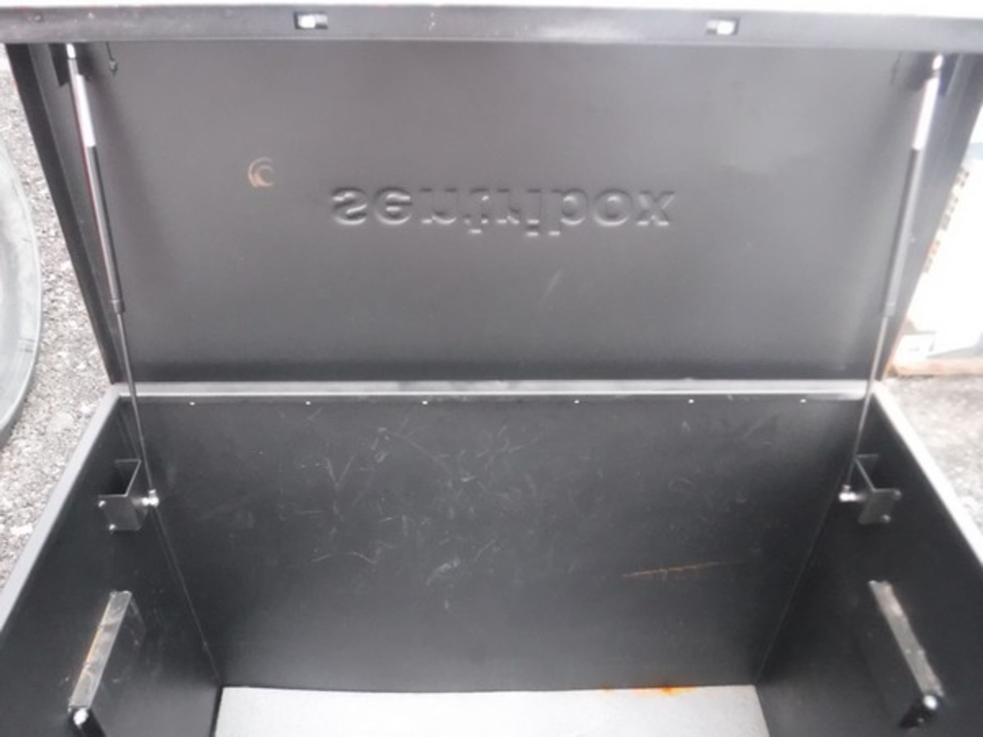 TOOL BOX, lockable, 3.75ft x 2ft x 3ft - Image 2 of 2