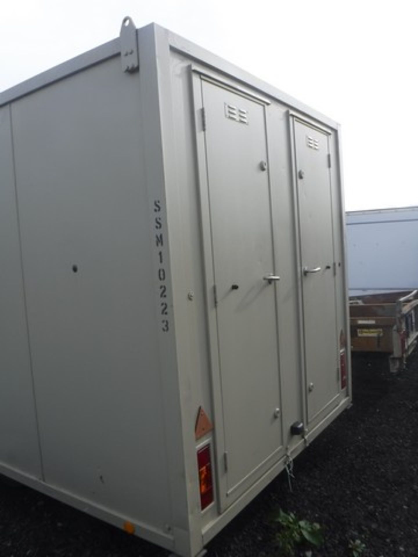 12 x 8 TOWABLE welfare cabin. Onboard generator, kitchen facilities, toilet & drying room. S/N SSM10 - Image 18 of 22