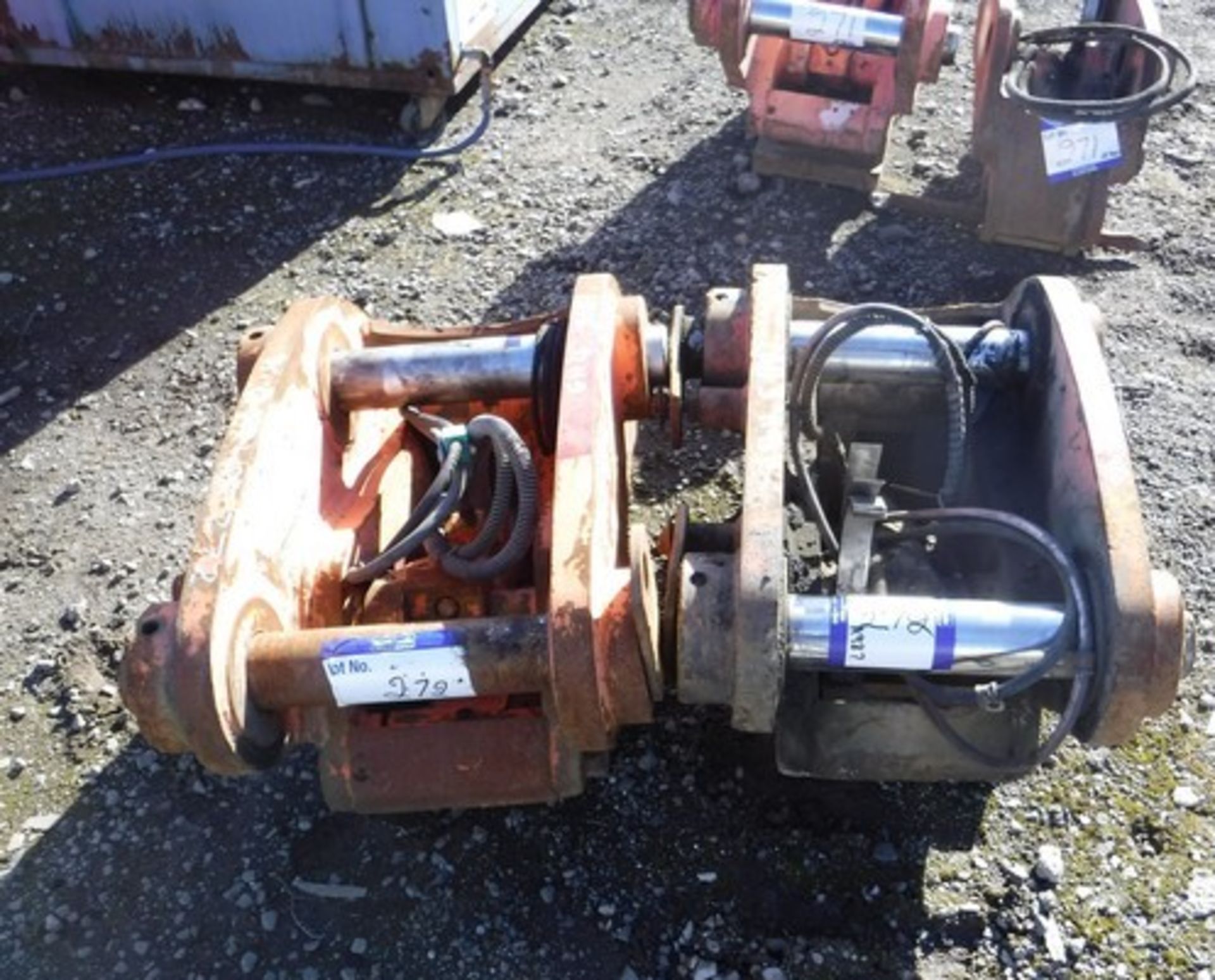 2 x MILLER 20T hydraulic quickhitches