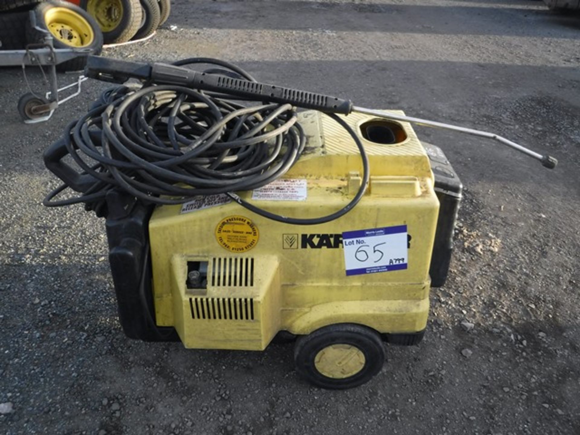 KARCHER hot/cold pressure washer c/w hose and gun