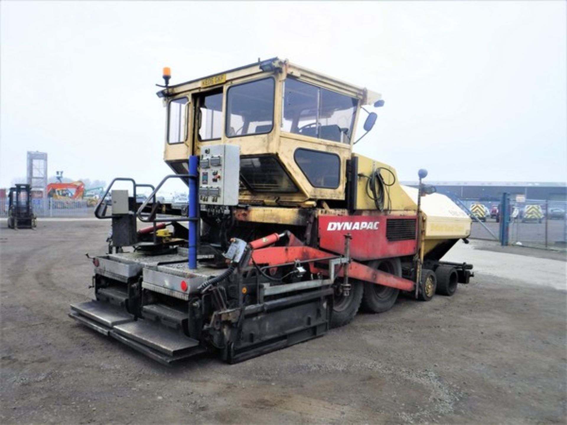 2006 DYNPAC F161-6W paver Reg No KE06 GKF. 8073hrs (not verified). Requires bottom drive chain.