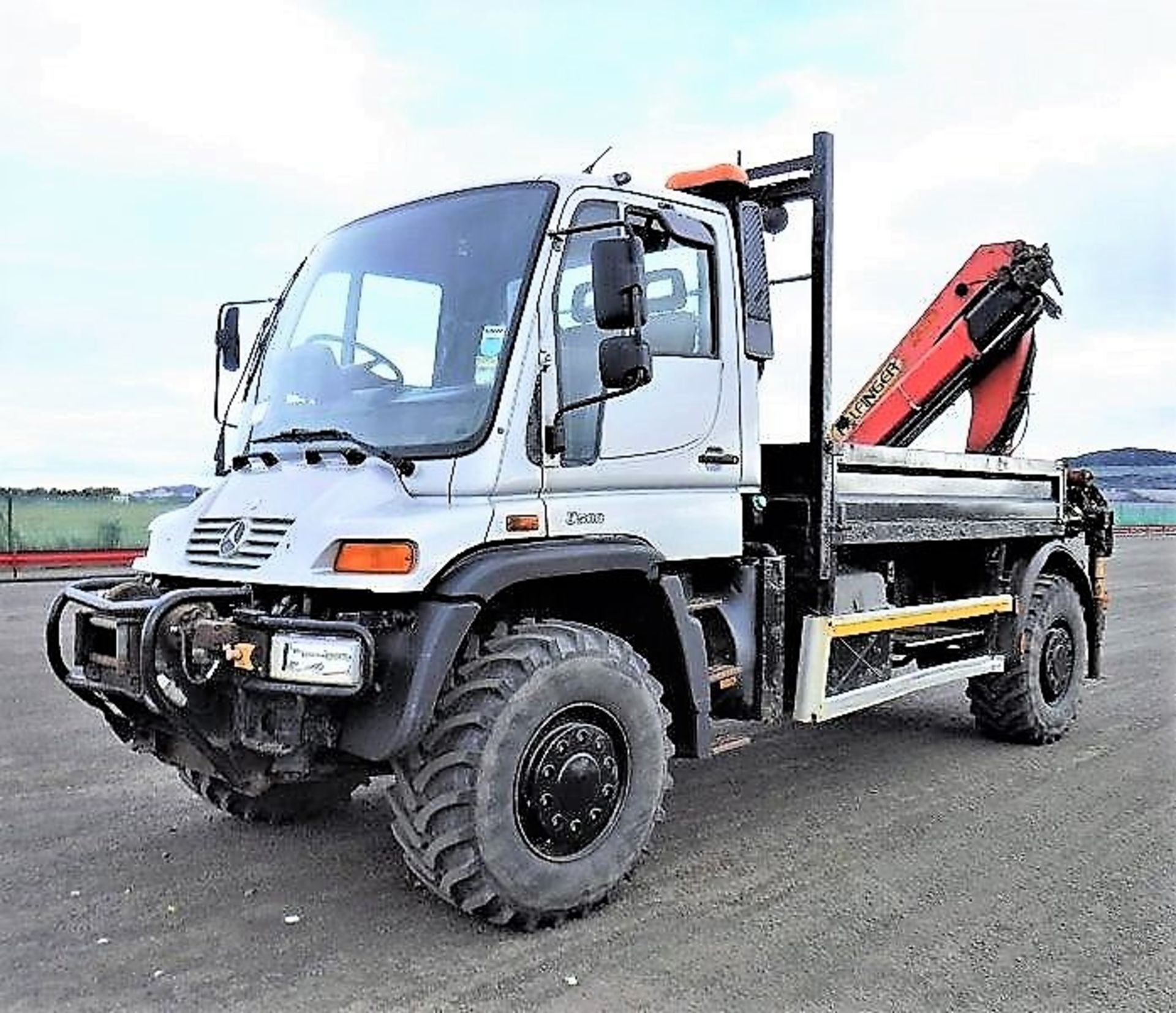 2002 MERCEDES UNIMOG c/w Palfinger PK9501 rear mounted crane. Reg No AK02 JGV. S/N WDB405ZZOZW198069