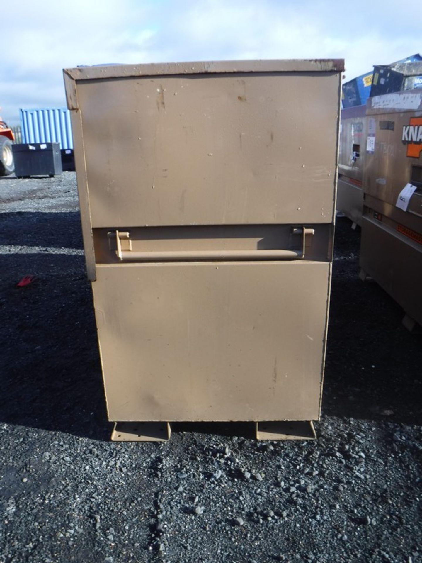 TOOL BOX, lockable, 6ft x 2.5ft x 4ft - Image 2 of 4