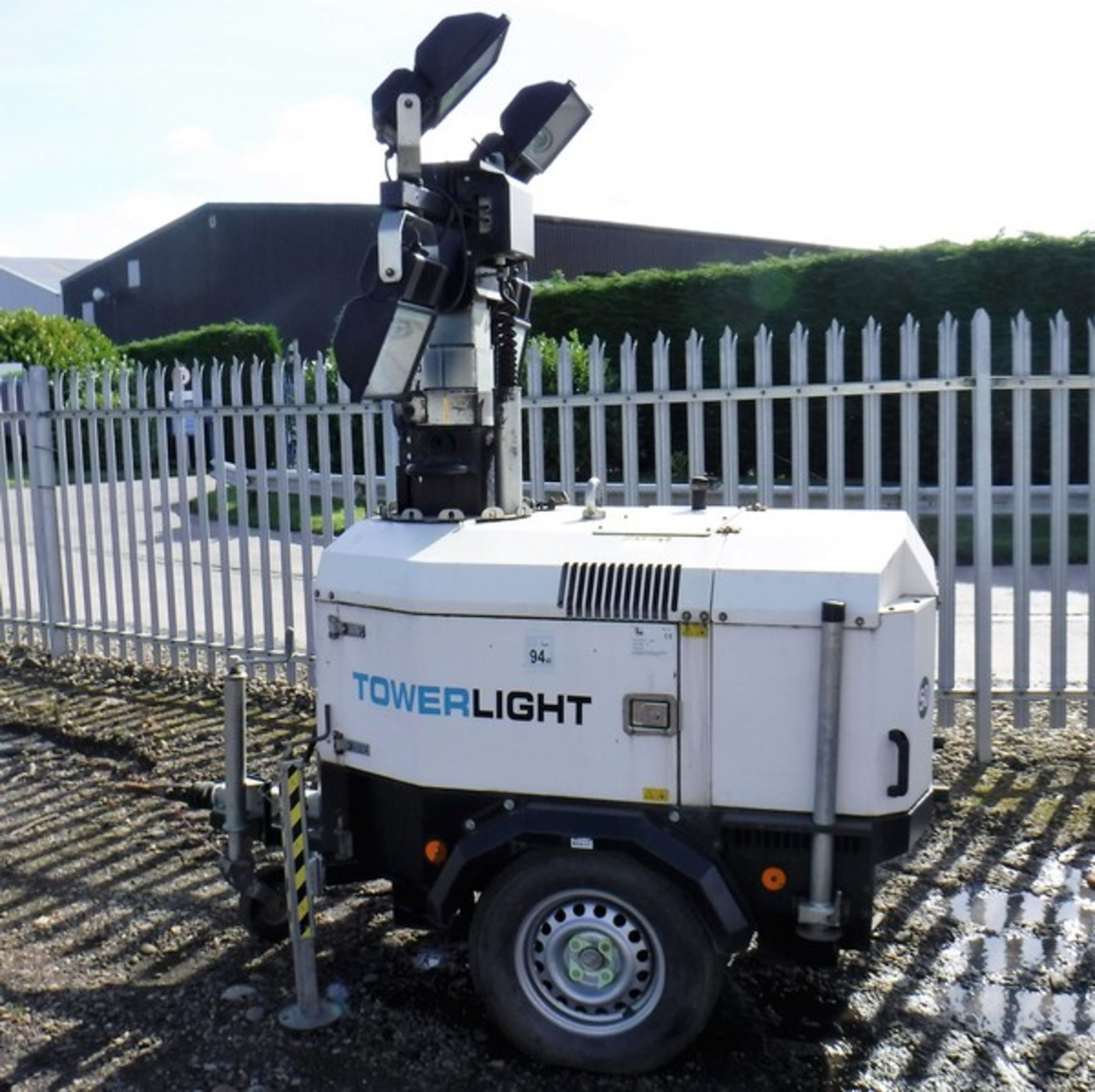 TOWER LIGHT VB9. Mobile tower light, galvanised sections, hydraulic lifting system 2.5kva - 230v out