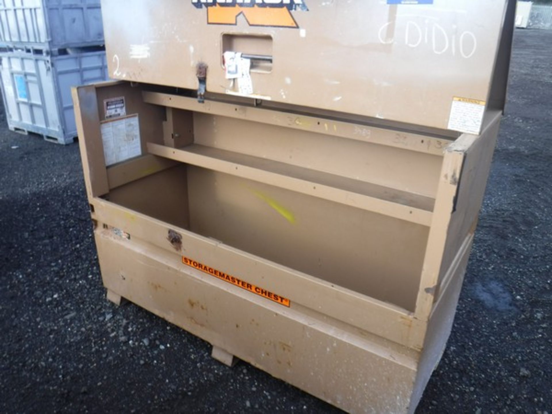 TOOL BOX, lockable, 6ft x 2.5ft x 4ft - Image 3 of 4