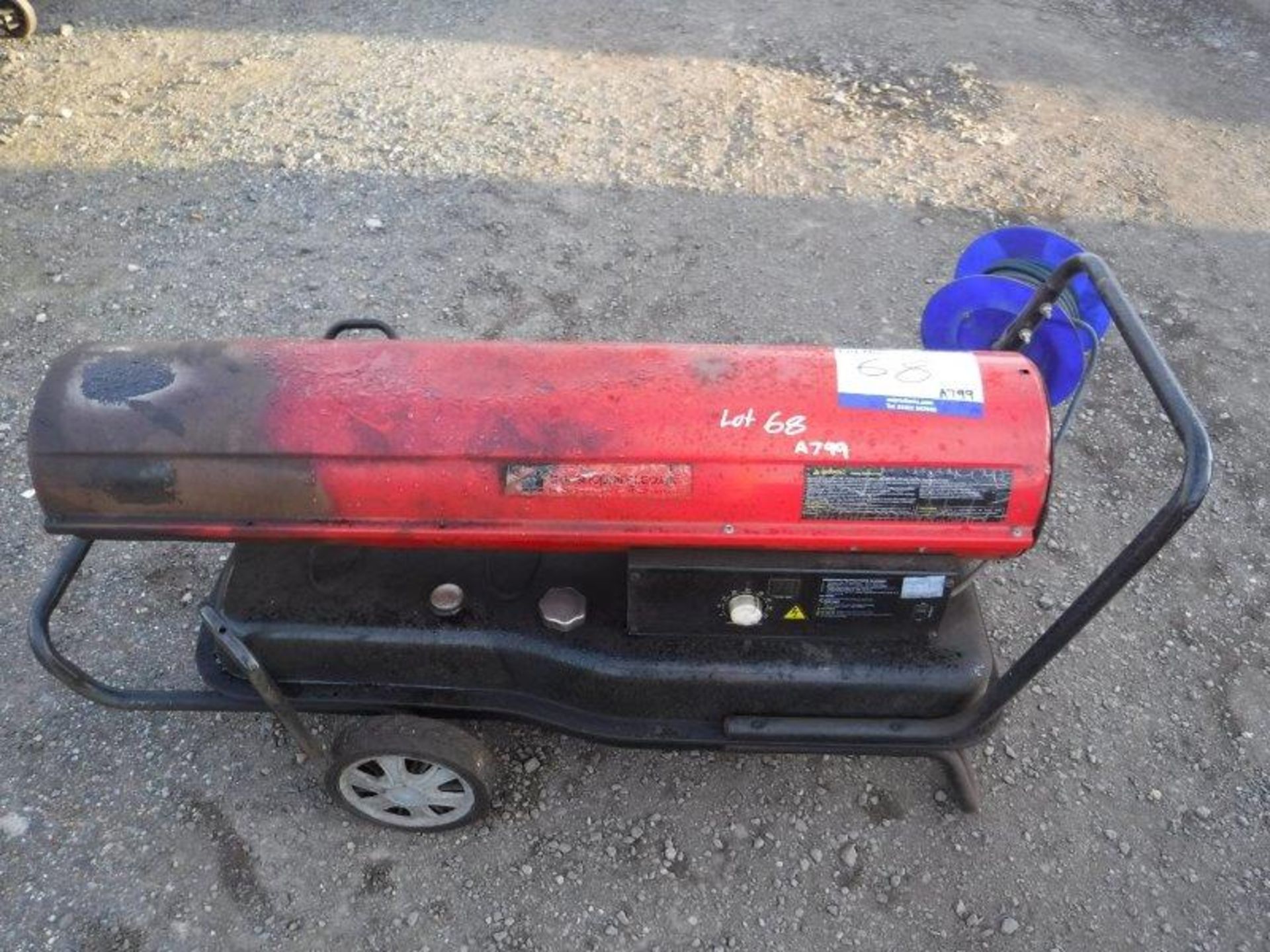 PORTABLE 220/240v space heater c/w extension cable. 40/50 litres of fuel in tank (approx)