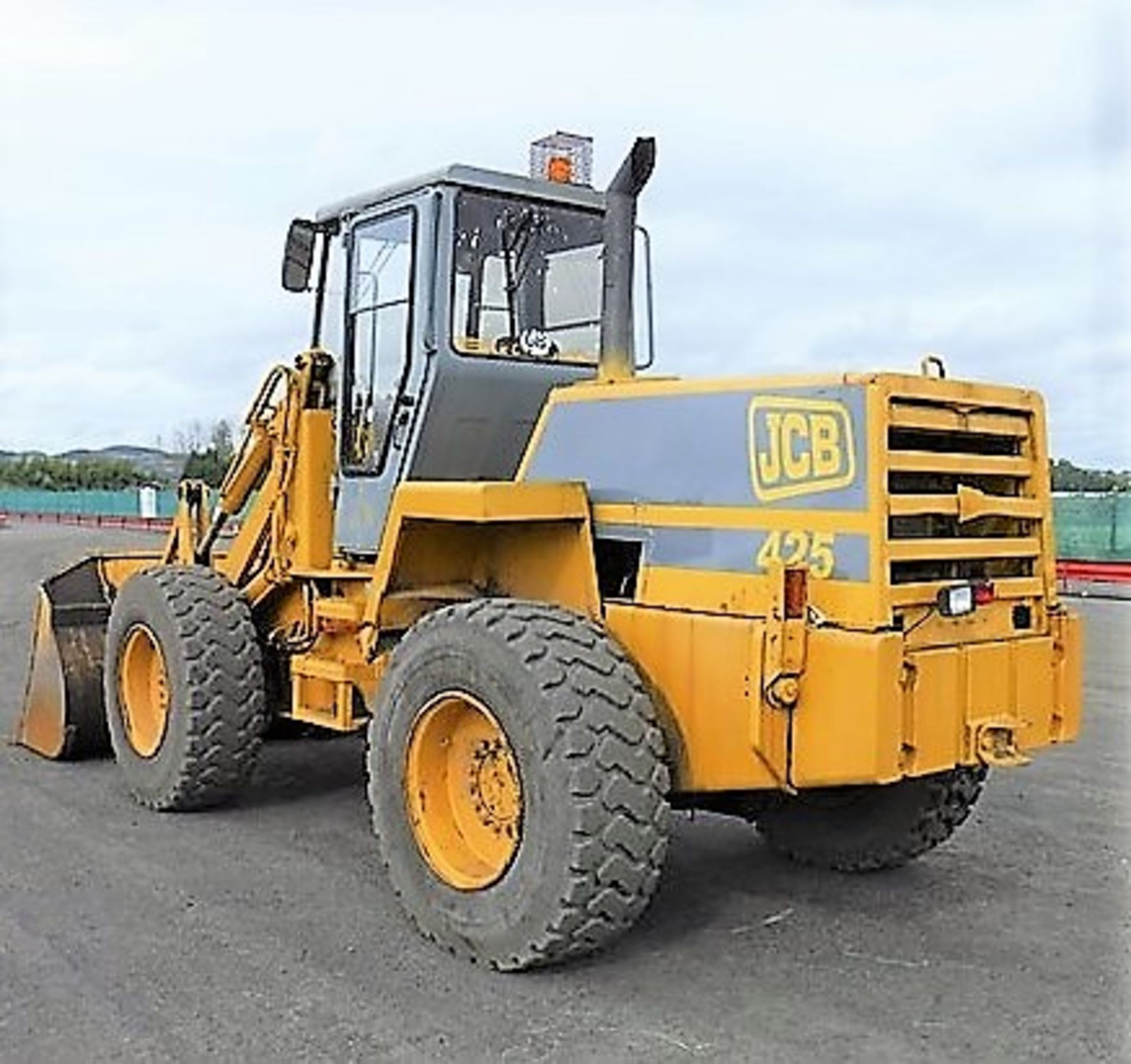 JCB loading shovel 425. S/N YA520210564328. 18916hrs (not verified), 1 bucket. - Image 14 of 15