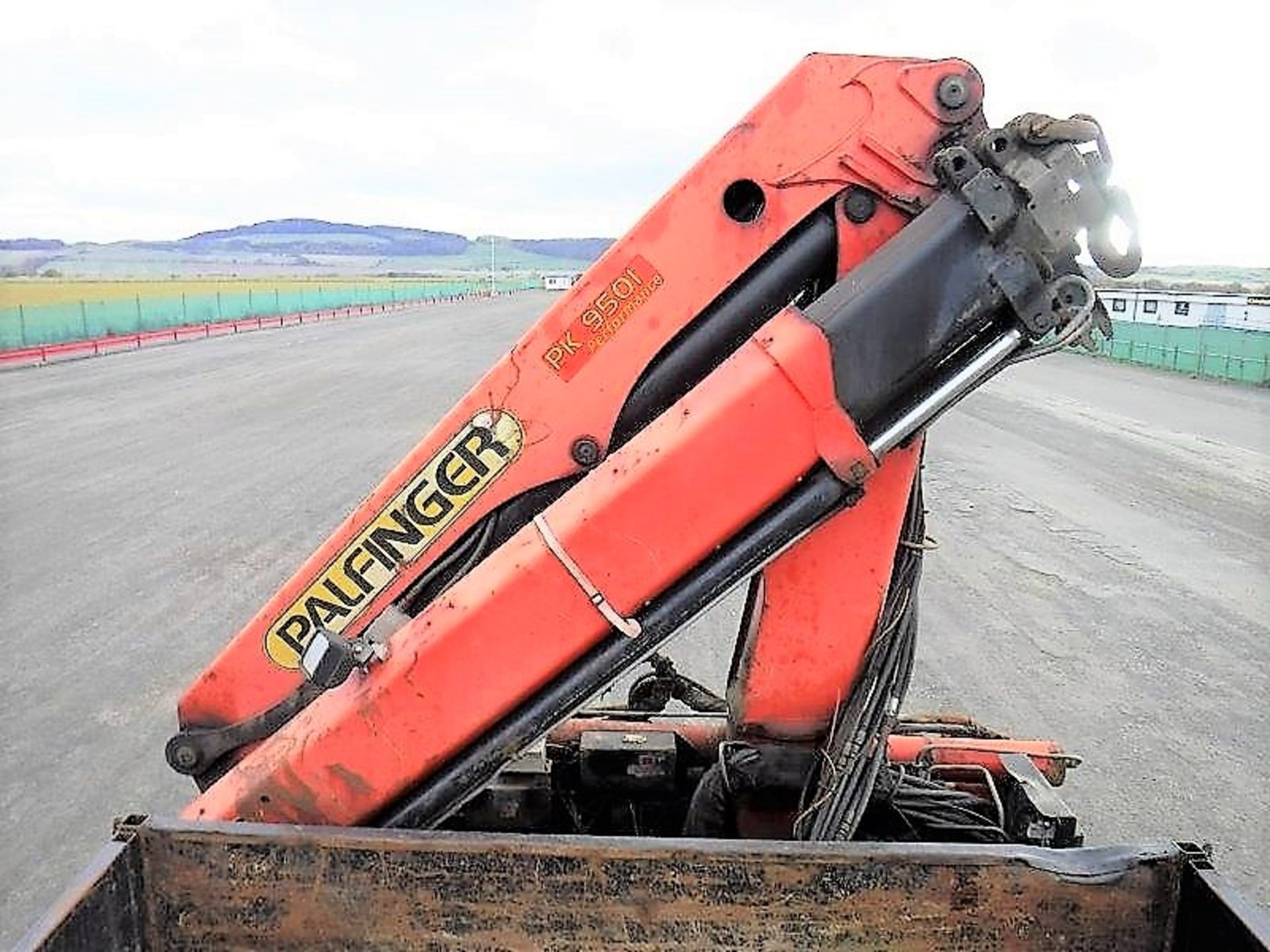 2002 MERCEDES UNIMOG c/w Palfinger PK9501 rear mounted crane. Reg No AK02 JGV. S/N WDB405ZZOZW198069 - Image 2 of 23