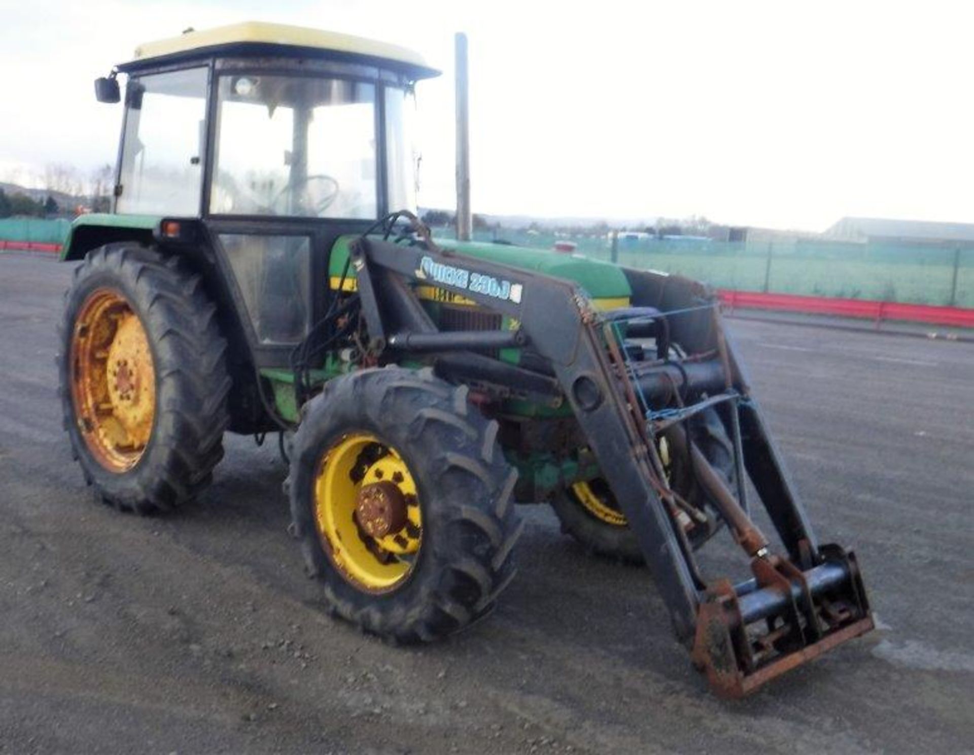 1985 JOHN DEERE 2040S XE SERIES QUICKE 2300 loader 4 wd Reg No B98 NSO S/N 544990 9418hrs (not verif - Image 10 of 16