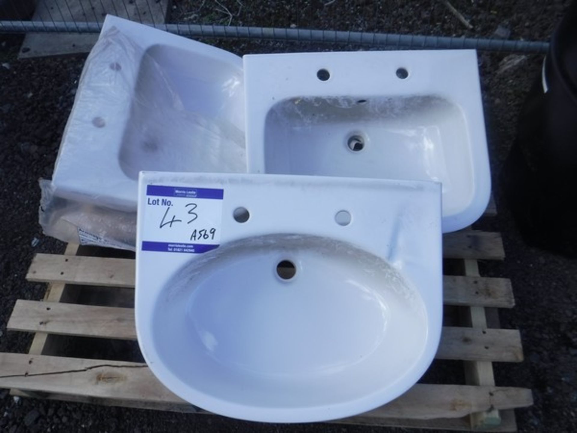 3 x white sinks, 3 x plastic 50 gallon tanks.