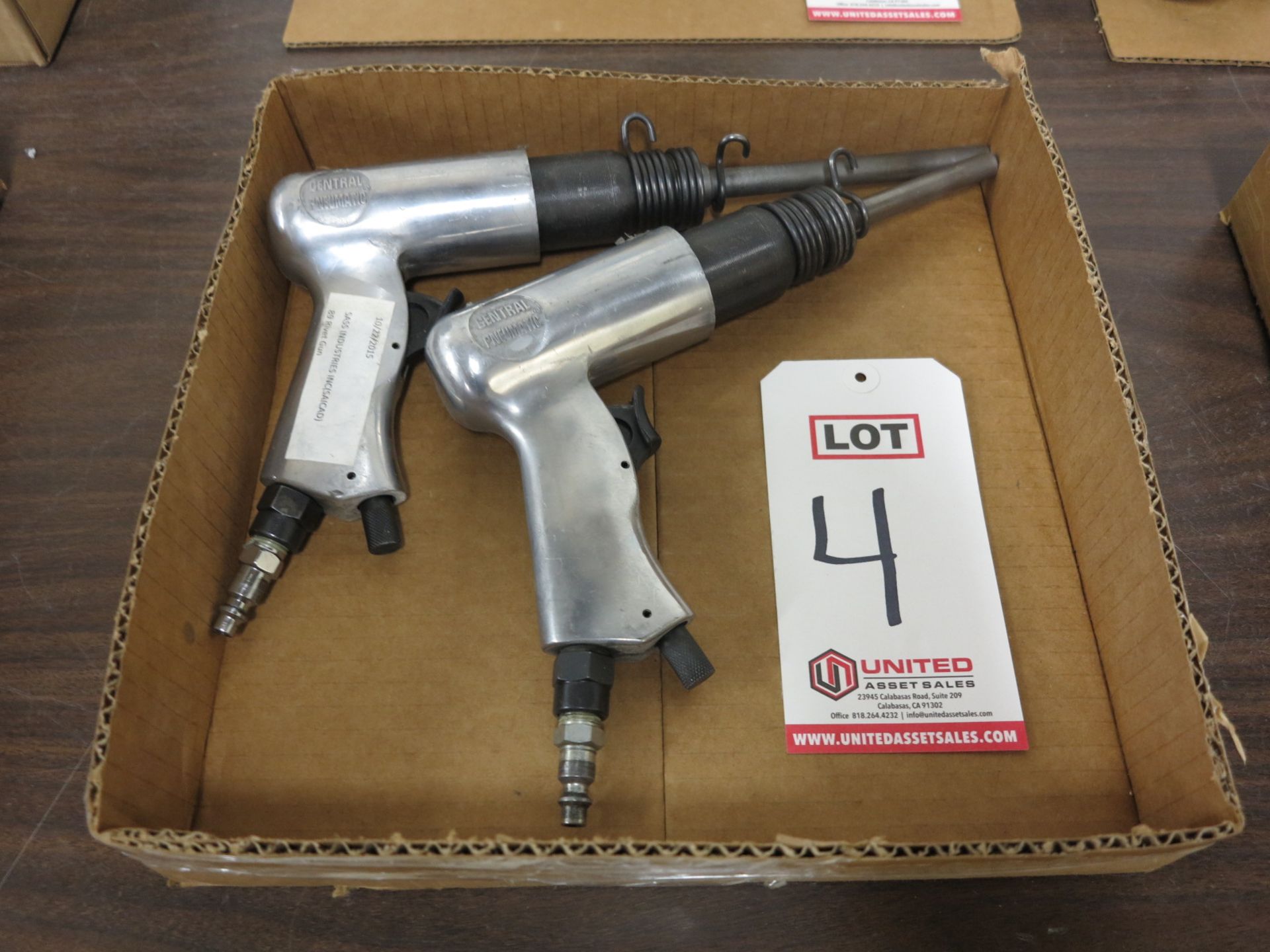 LOT - (2) CENTRAL PNEUMATIC AIR CHISELS