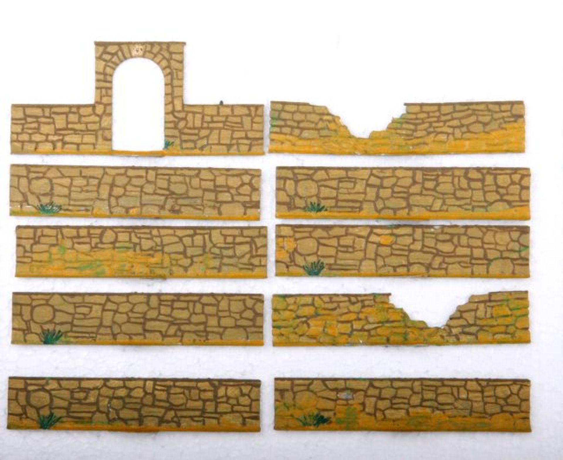 10 Mauerteile, Höhe ca. 2-4,5 cm, Länge jeweils ca. 10 cm, Grünewald, gute, leicht schattierte