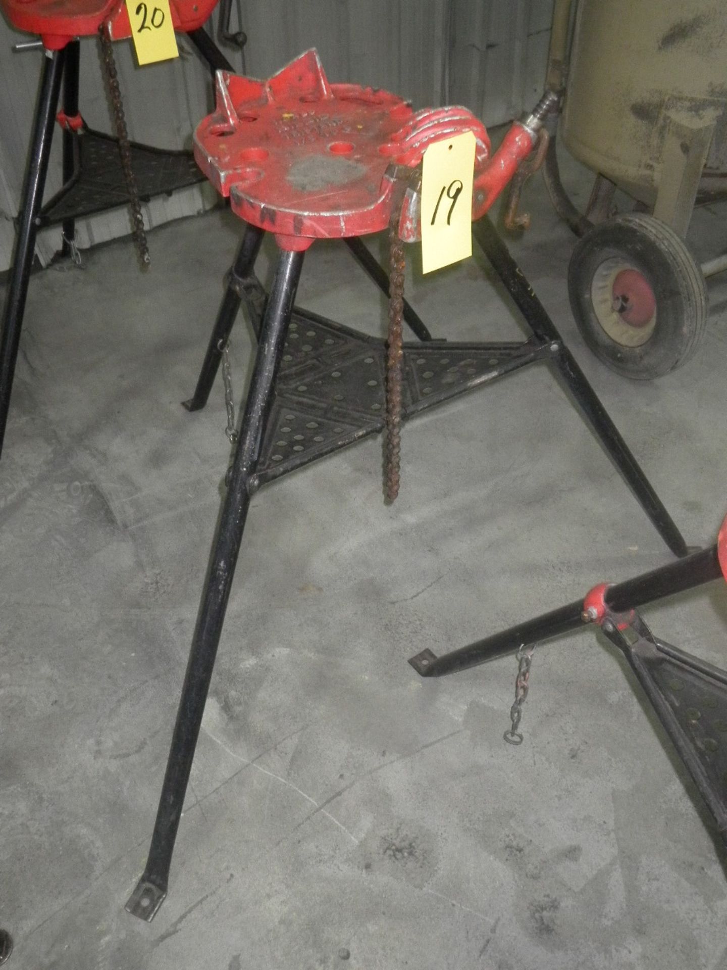 RIGID #460 TRI STAND CHAIN VISE (LOCATED IN ST. JOHN'S)